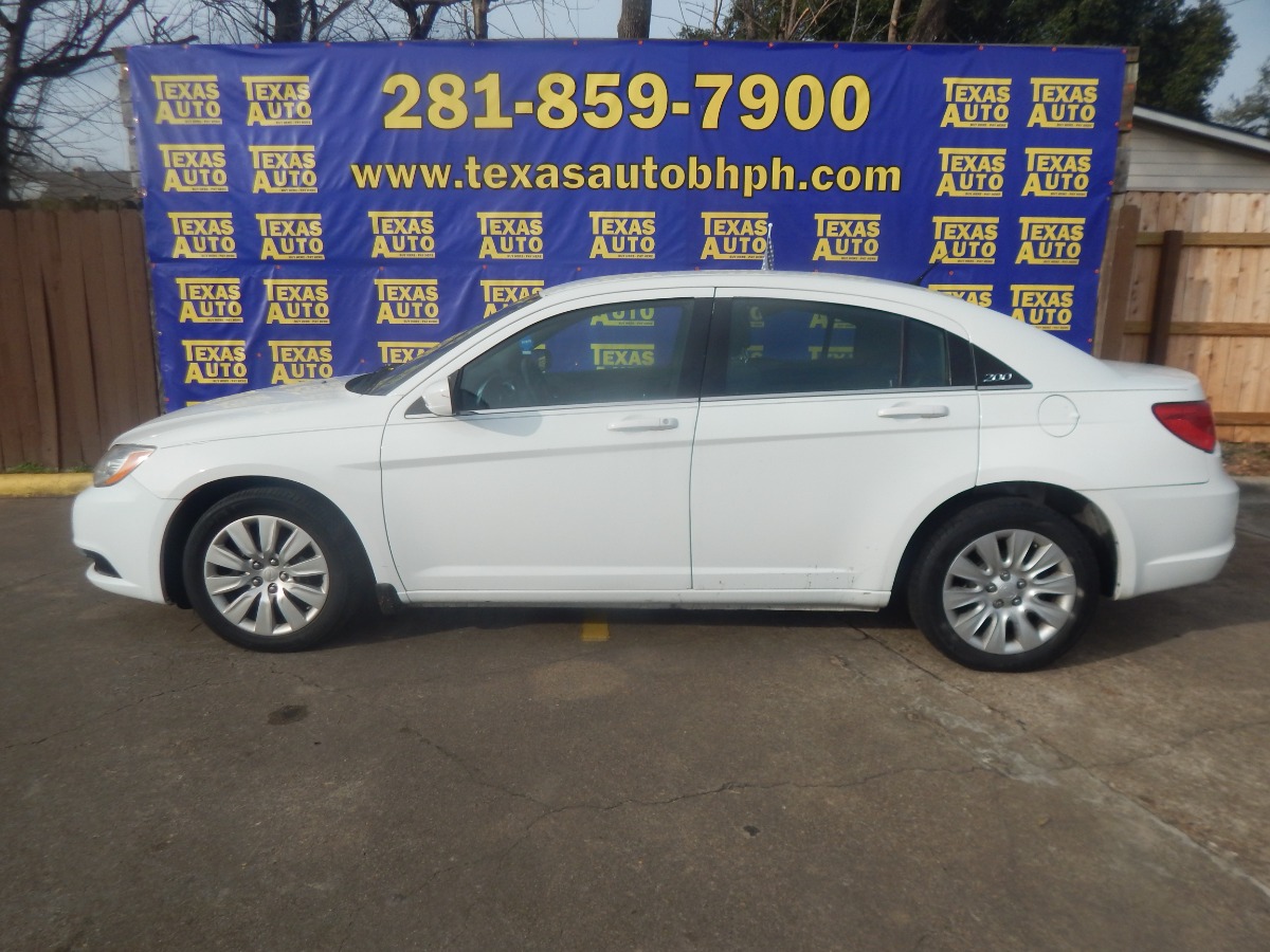 photo of 2014 CHRYSLER 200 SEDAN 4-DR