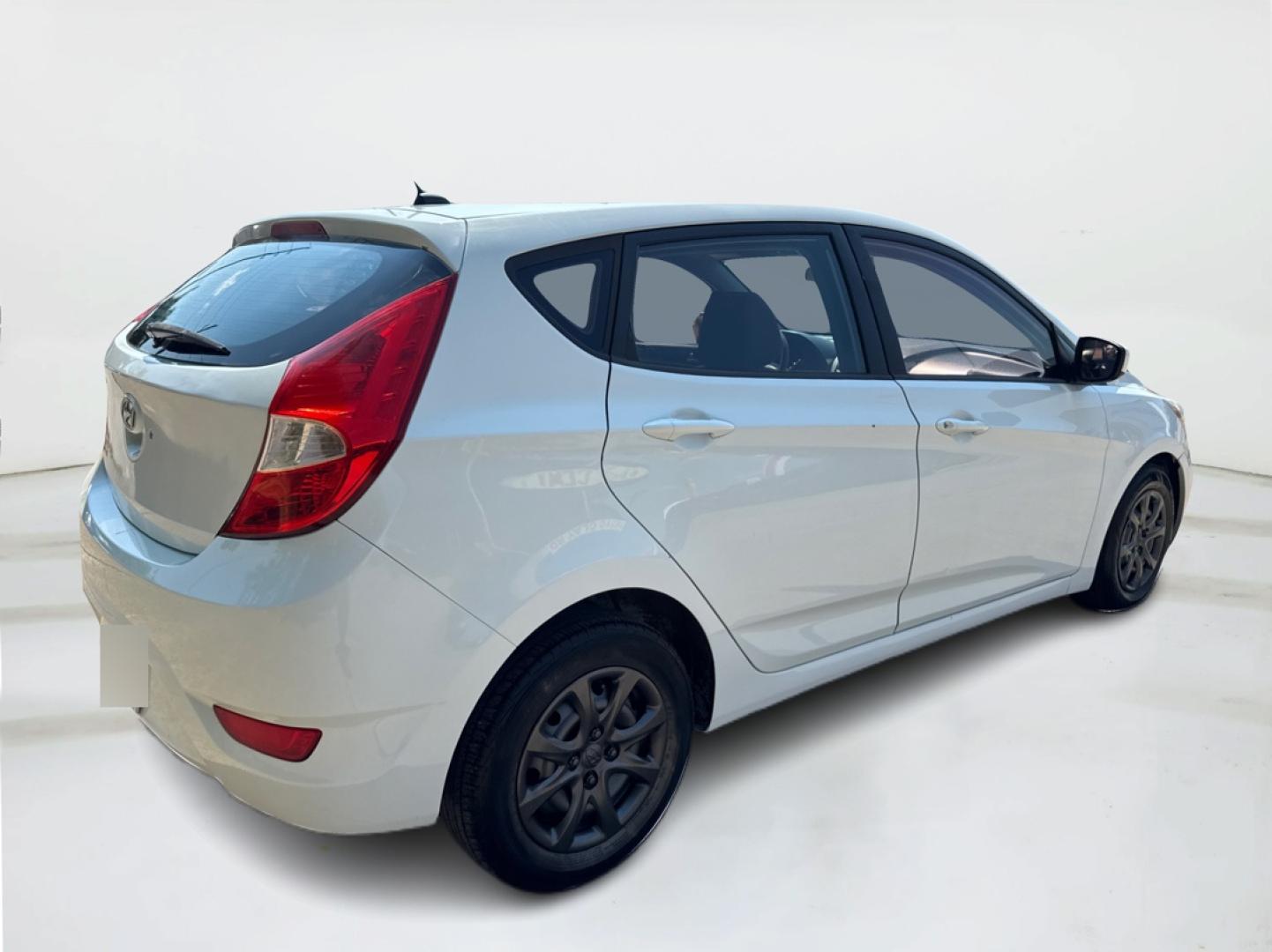 2014 Hyundai Accent GS 5-Door (KMHCT5AE4EU) with an 1.6L L4 DOHC 16V engine, located at 16710 Clay Rd., Houston, TX, 77084, (281) 859-7900, 0.000000, 0.000000 - Photo#6