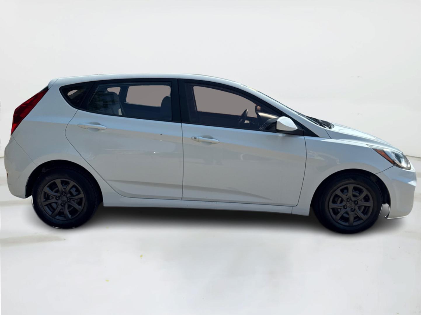 2014 Hyundai Accent GS 5-Door (KMHCT5AE4EU) with an 1.6L L4 DOHC 16V engine, located at 16710 Clay Rd., Houston, TX, 77084, (281) 859-7900, 0.000000, 0.000000 - Photo#7