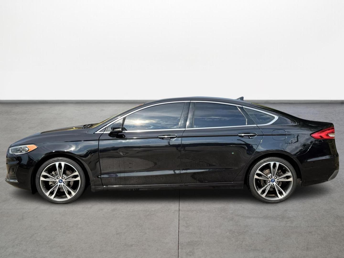 2019 Ford Fusion SEL (3FA6P0CD3KR) with an 1.5L L4 DOHC 16V engine, 6A transmission, located at 16710 Clay Rd., Houston, TX, 77084, (281) 859-7900, 0.000000, 0.000000 - Photo#5