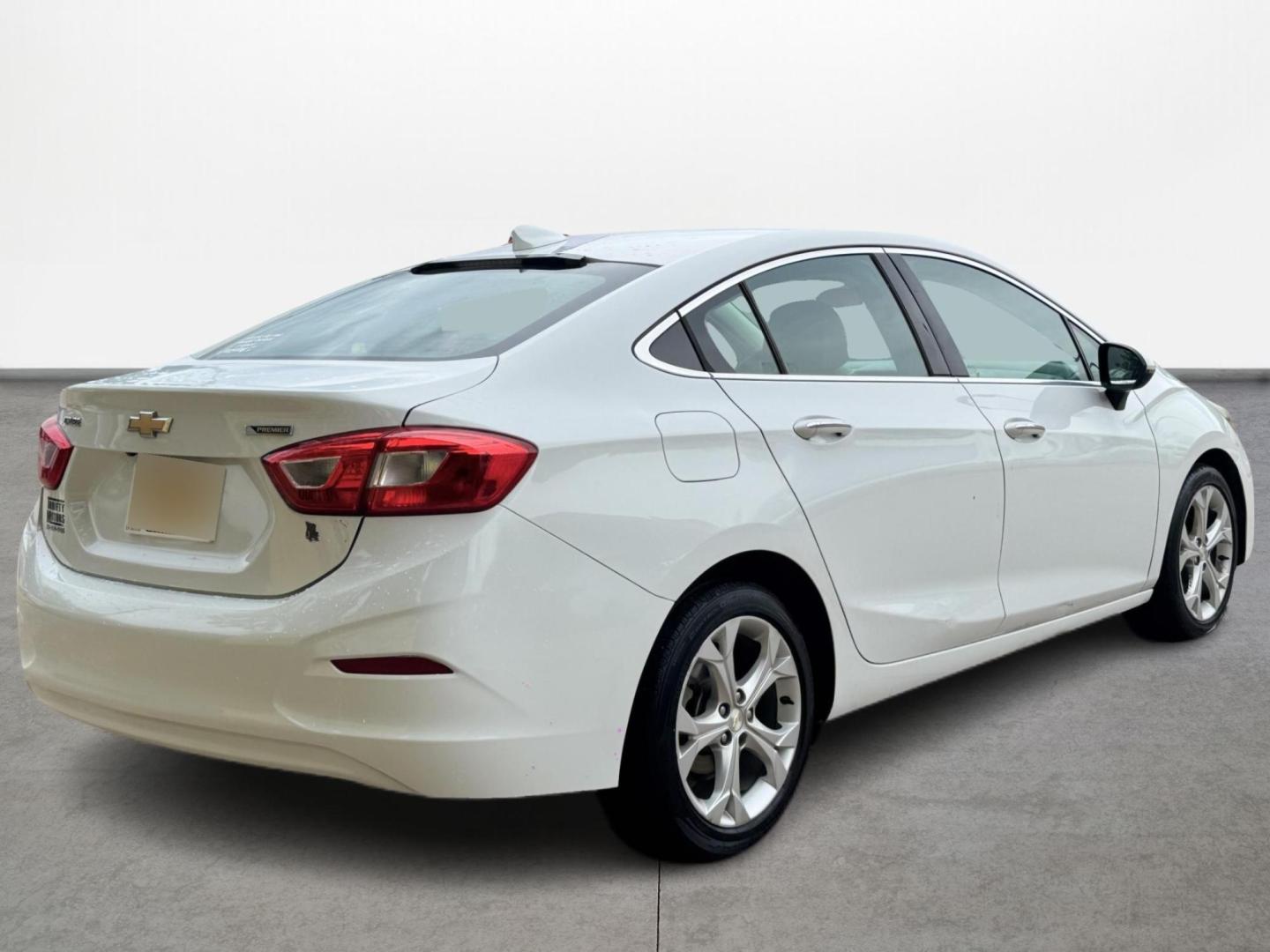 2017 Chevrolet Cruze Premier Auto (1G1BF5SM9H7) with an 1.4L L4 DOHC 16V TURBO engine, 6A transmission, located at 16710 Clay Rd., Houston, TX, 77084, (281) 859-7900, 0.000000, 0.000000 - Photo#4