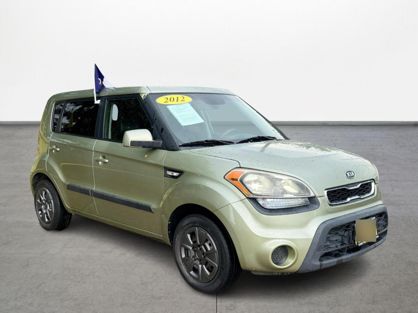2012 Kia Soul Base (KNDJT2A53C7) with an 1.6L L4 DOHC 16V engine, 5-Speed Manual transmission, located at 16710 Clay Rd., Houston, TX, 77084, (281) 859-7900, 0.000000, 0.000000 - Photo#2