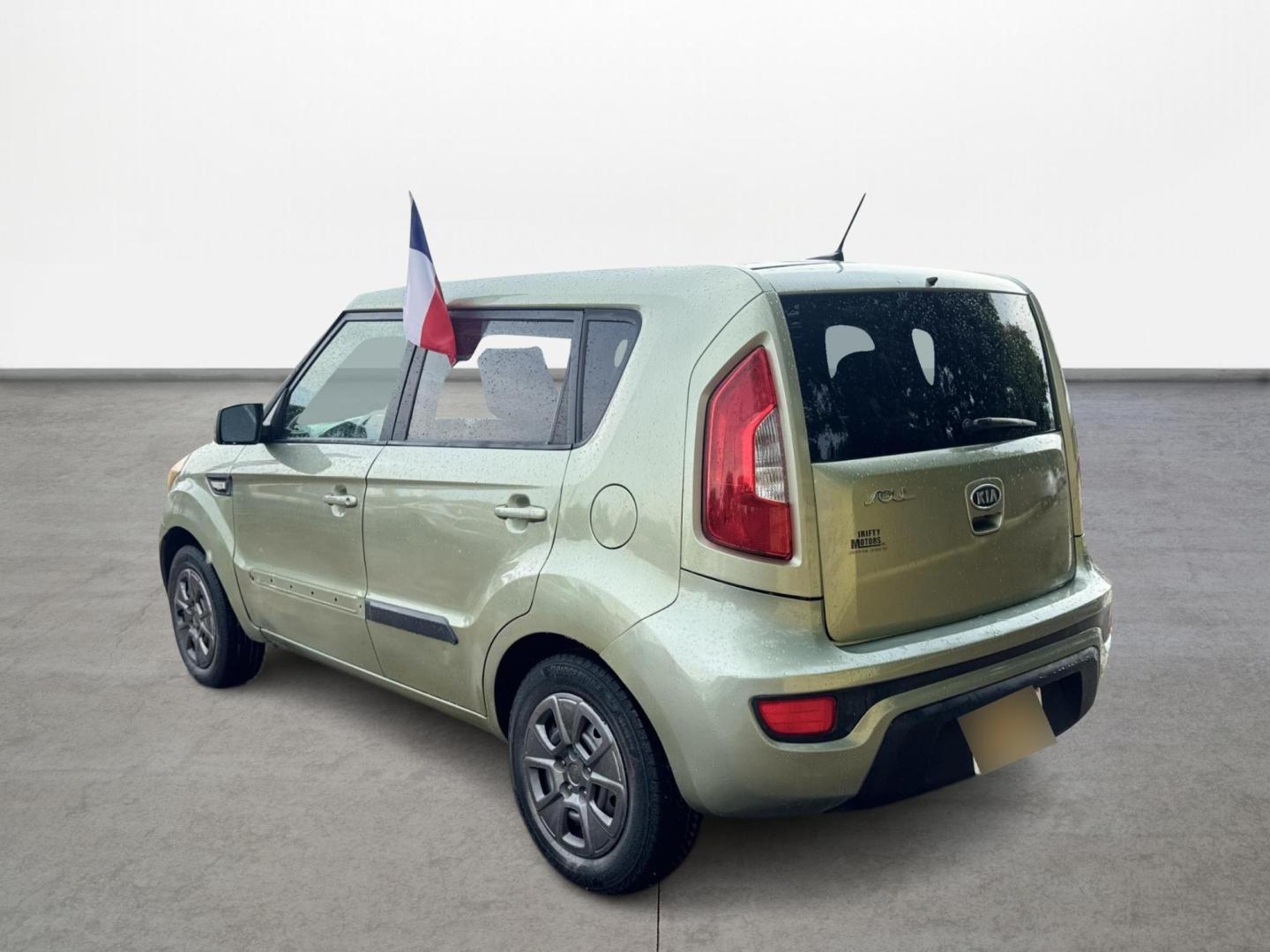 2012 Kia Soul Base (KNDJT2A53C7) with an 1.6L L4 DOHC 16V engine, 5-Speed Manual transmission, located at 16710 Clay Rd., Houston, TX, 77084, (281) 859-7900, 0.000000, 0.000000 - Photo#6