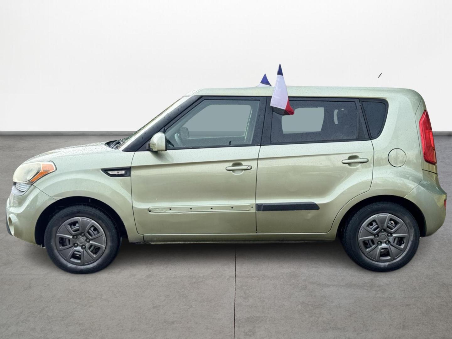 2012 Kia Soul Base (KNDJT2A53C7) with an 1.6L L4 DOHC 16V engine, 5-Speed Manual transmission, located at 16710 Clay Rd., Houston, TX, 77084, (281) 859-7900, 0.000000, 0.000000 - Photo#7