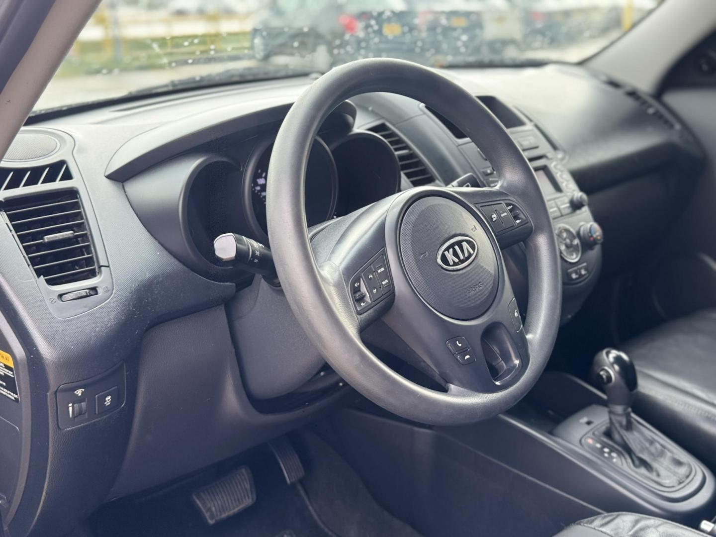 2012 Kia Soul Base (KNDJT2A53C7) with an 1.6L L4 DOHC 16V engine, 5-Speed Manual transmission, located at 16710 Clay Rd., Houston, TX, 77084, (281) 859-7900, 0.000000, 0.000000 - Photo#8