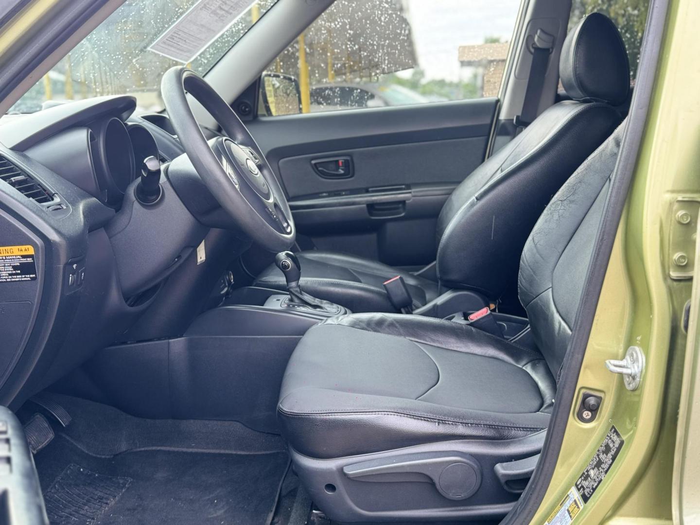 2012 Kia Soul Base (KNDJT2A53C7) with an 1.6L L4 DOHC 16V engine, 5-Speed Manual transmission, located at 16710 Clay Rd., Houston, TX, 77084, (281) 859-7900, 0.000000, 0.000000 - Photo#9