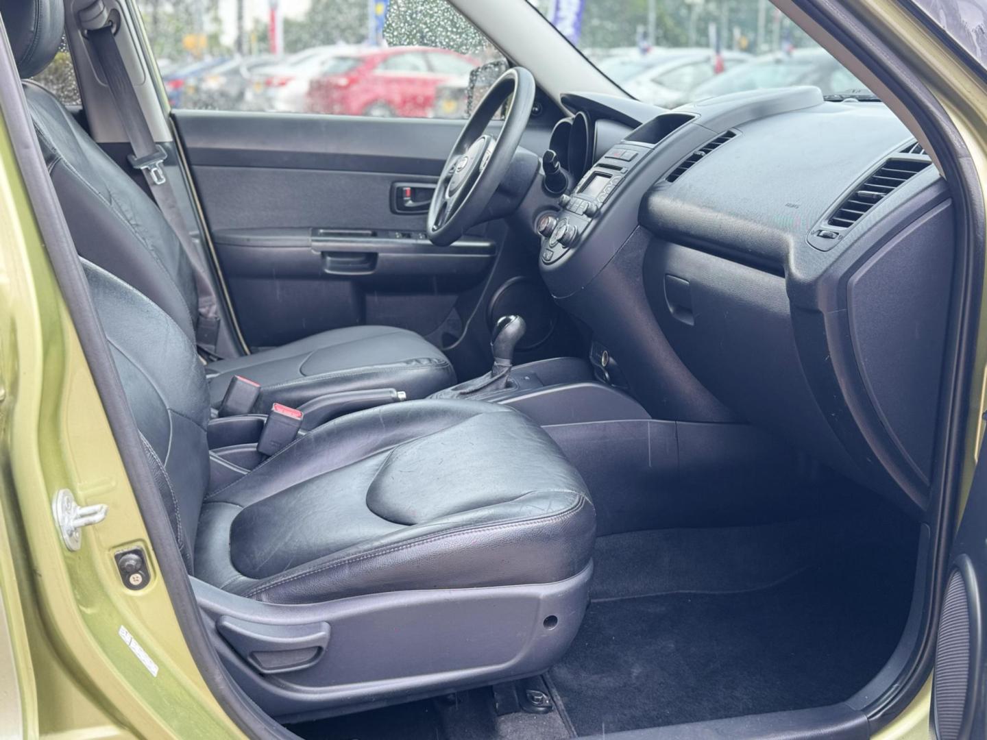 2012 Kia Soul Base (KNDJT2A53C7) with an 1.6L L4 DOHC 16V engine, 5-Speed Manual transmission, located at 16710 Clay Rd., Houston, TX, 77084, (281) 859-7900, 0.000000, 0.000000 - Photo#11