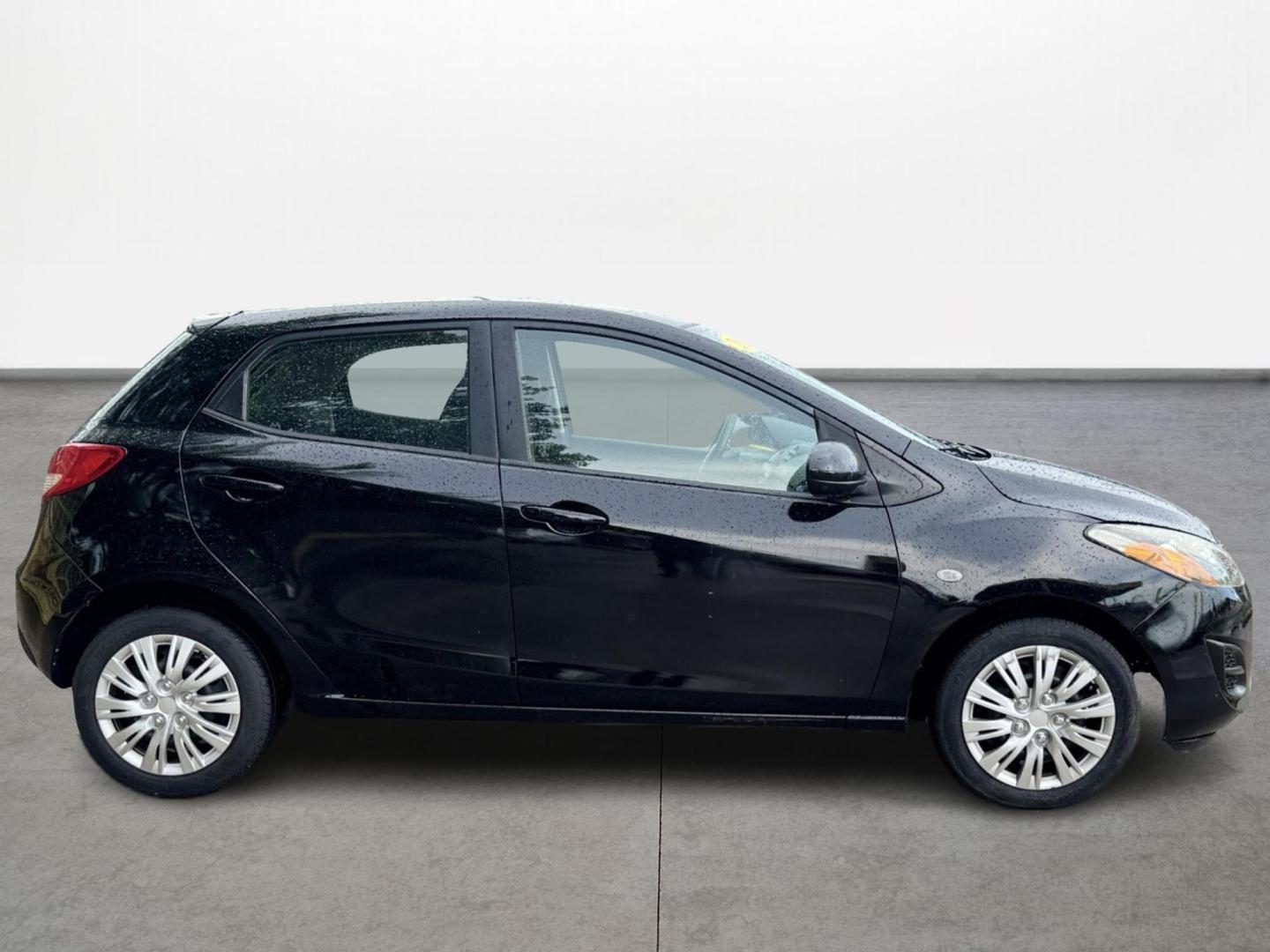 2013 Mazda MAZDA2 Sport (JM1DE1KYXD0) with an 1.5L L4 DOHC 16V engine, located at 16710 Clay Rd., Houston, TX, 77084, (281) 859-7900, 0.000000, 0.000000 - Photo#3