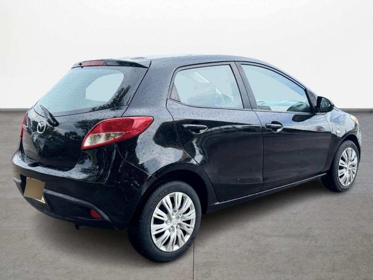 2013 Mazda MAZDA2 Sport (JM1DE1KYXD0) with an 1.5L L4 DOHC 16V engine, located at 16710 Clay Rd., Houston, TX, 77084, (281) 859-7900, 0.000000, 0.000000 - Photo#4