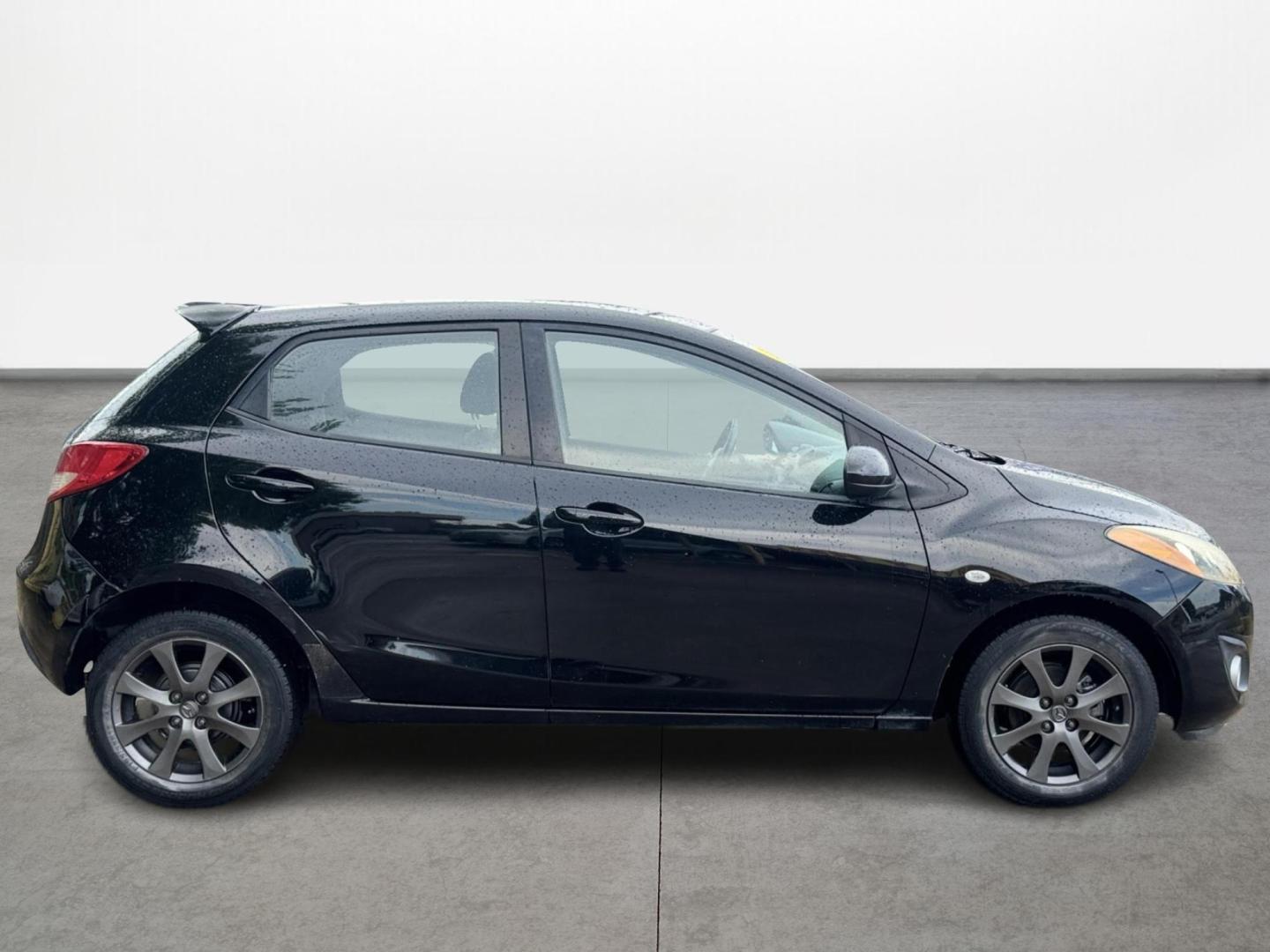 2013 Mazda MAZDA2 Touring (JM1DE1LY7D0) with an 1.5L L4 DOHC 16V engine, located at 16710 Clay Rd., Houston, TX, 77084, (281) 859-7900, 0.000000, 0.000000 - Photo#2