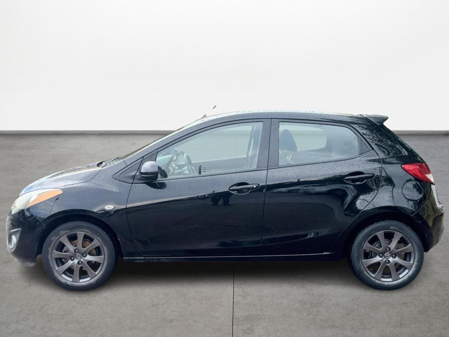 2013 Mazda MAZDA2 Touring (JM1DE1LY7D0) with an 1.5L L4 DOHC 16V engine, located at 16710 Clay Rd., Houston, TX, 77084, (281) 859-7900, 0.000000, 0.000000 - Photo#6