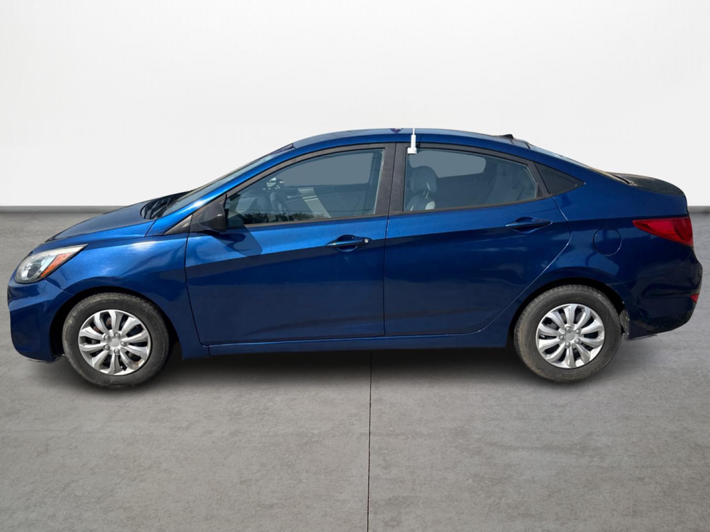 2017 Hyundai Accent SE 4-Door 6M (KMHCT4AE1HU) with an 1.6L L4 DOHC 16V engine, 6M transmission, located at 16710 Clay Rd., Houston, TX, 77084, (281) 859-7900, 0.000000, 0.000000 - Photo#6