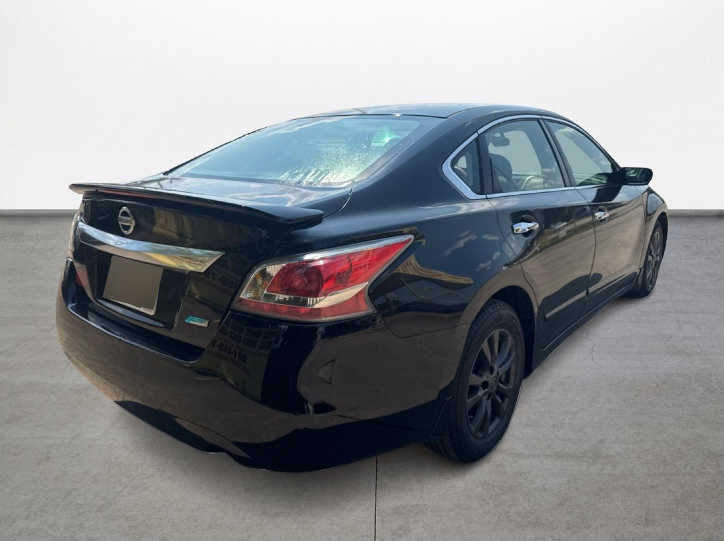 2014 Nissan Altima 2.5 SL (1N4AL3AP5EN) with an 2.5L L4 DOHC 16V engine, Continuously Variable Transmission transmission, located at 16710 Clay Rd., Houston, TX, 77084, (281) 859-7900, 0.000000, 0.000000 - Photo#4
