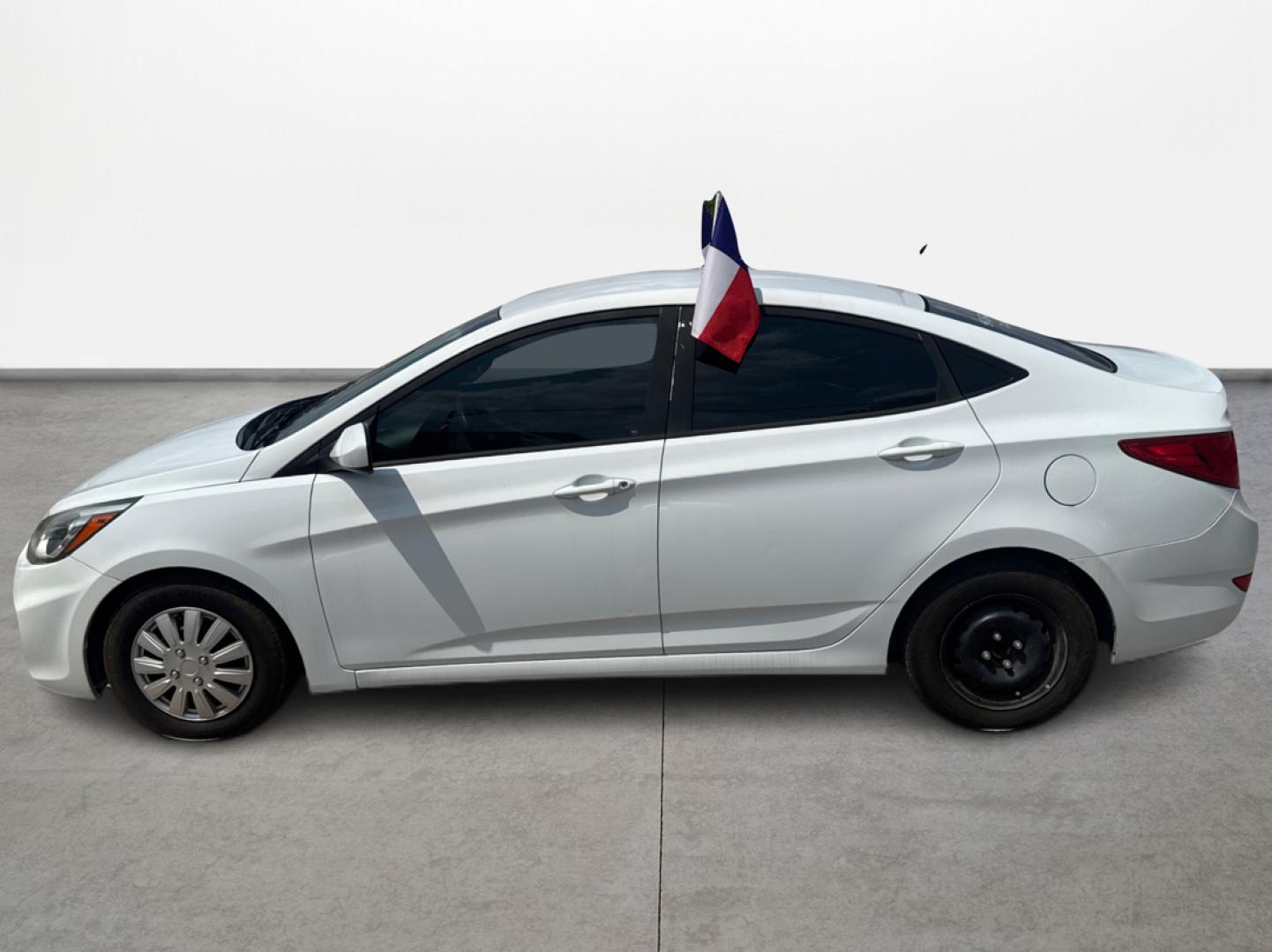2017 Hyundai Accent SE 4-Door 6M (KMHCT4AE5HU) with an 1.6L L4 DOHC 16V engine, 6M transmission, located at 16710 Clay Rd., Houston, TX, 77084, (281) 859-7900, 0.000000, 0.000000 - Photo#7