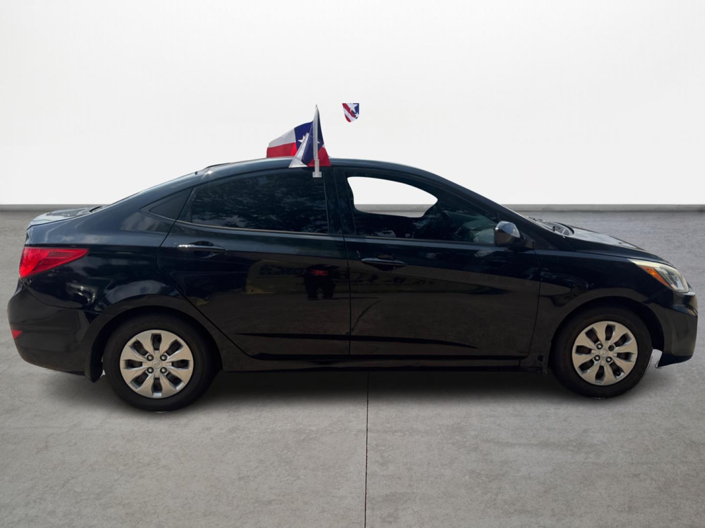 2016 Hyundai Accent SE 4-Door 6A (KMHCT4AE9GU) with an 1.6L L4 DOHC 16V engine, 6A transmission, located at 16710 Clay Rd., Houston, TX, 77084, (281) 859-7900, 0.000000, 0.000000 - Photo#3