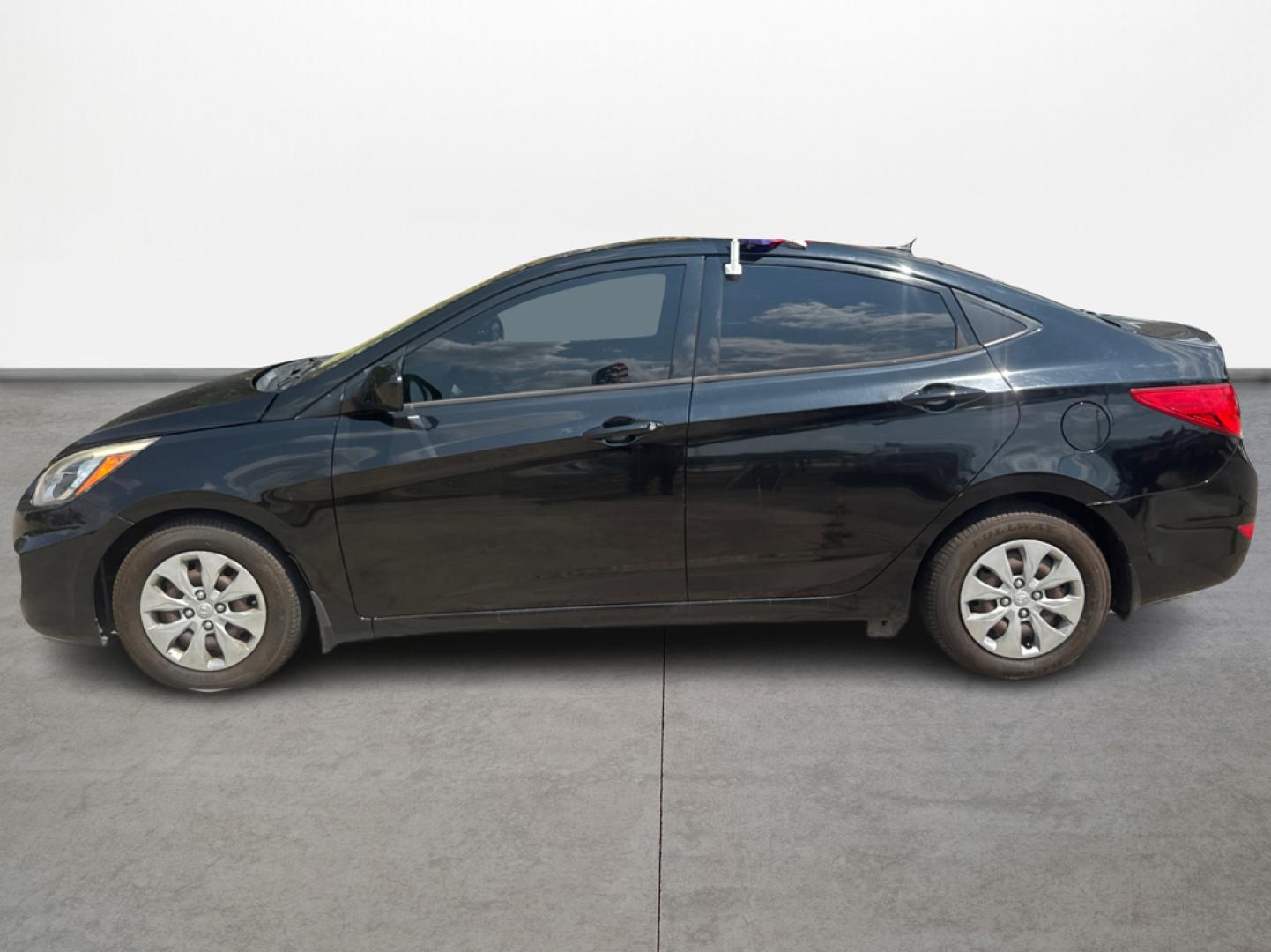 2016 Hyundai Accent SE 4-Door 6A (KMHCT4AE9GU) with an 1.6L L4 DOHC 16V engine, 6A transmission, located at 16710 Clay Rd., Houston, TX, 77084, (281) 859-7900, 0.000000, 0.000000 - Photo#7