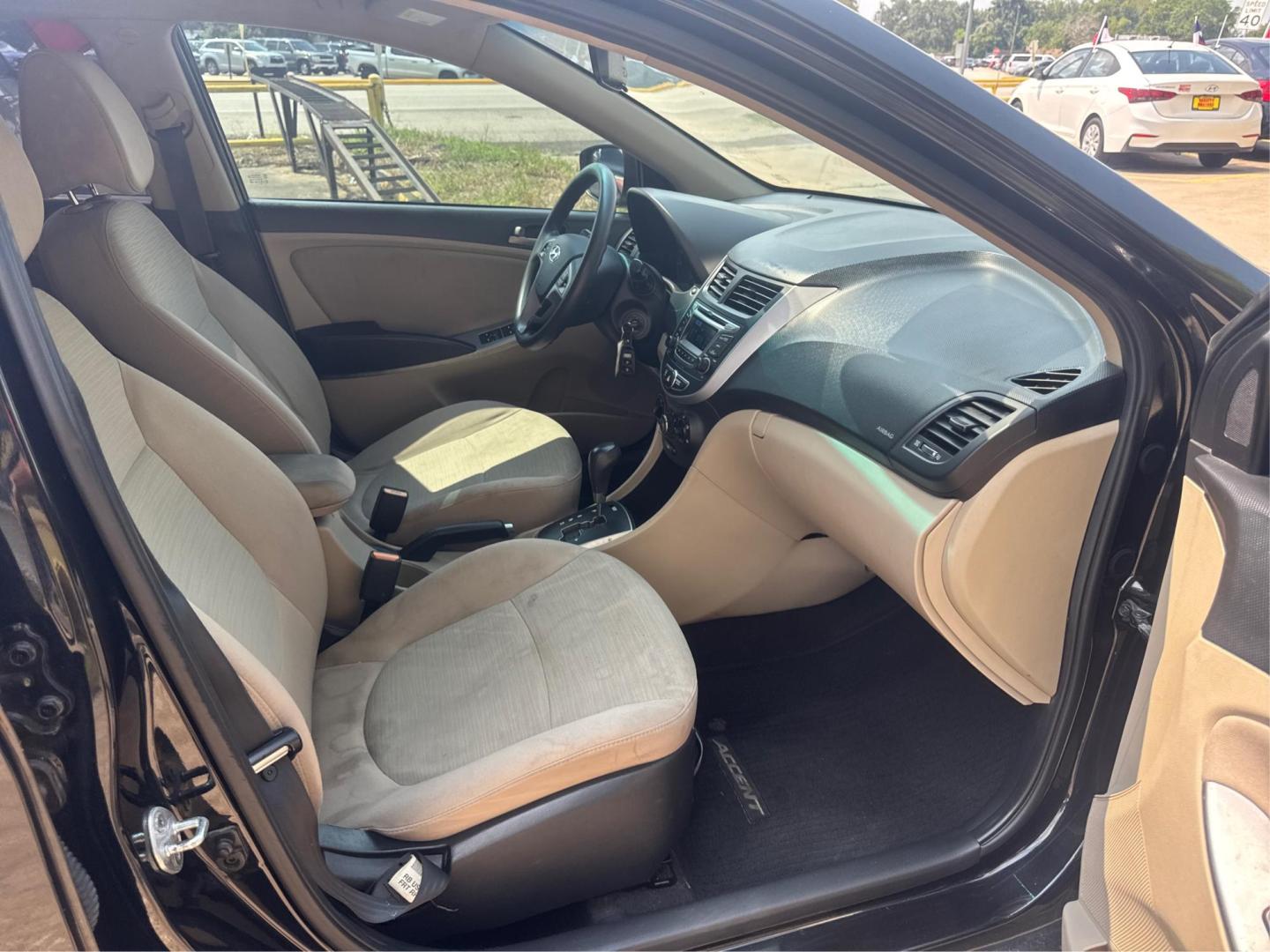2016 Hyundai Accent SE 4-Door 6A (KMHCT4AE9GU) with an 1.6L L4 DOHC 16V engine, 6A transmission, located at 16710 Clay Rd., Houston, TX, 77084, (281) 859-7900, 0.000000, 0.000000 - Photo#11