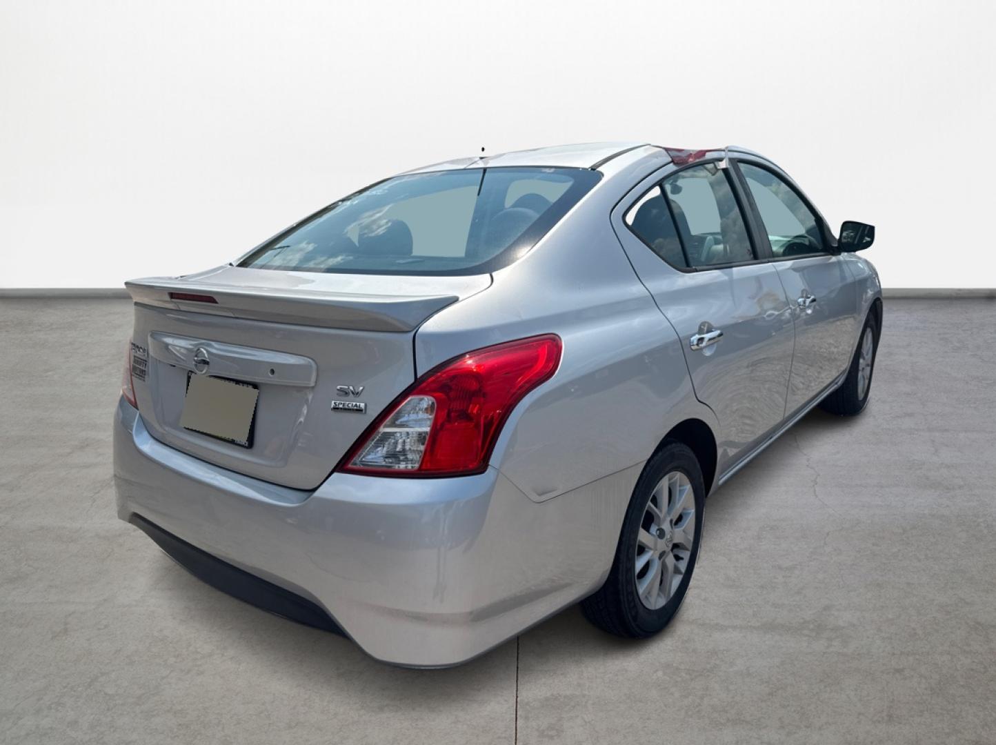 2018 Nissan Versa 1.6 SL Sedan (3N1CN7AP0JL) with an 1.6L L4 DOHC 16V engine, CVT transmission, located at 16710 Clay Rd., Houston, TX, 77084, (281) 859-7900, 0.000000, 0.000000 - Photo#4