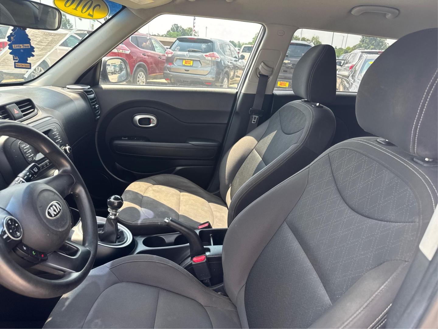 2016 Kia Soul Base 6A (KNDJN2A26G7) with an 1.6L L4 DOHC 16V engine, 6A transmission, located at 16710 Clay Rd., Houston, TX, 77084, (281) 859-7900, 0.000000, 0.000000 - Photo#8