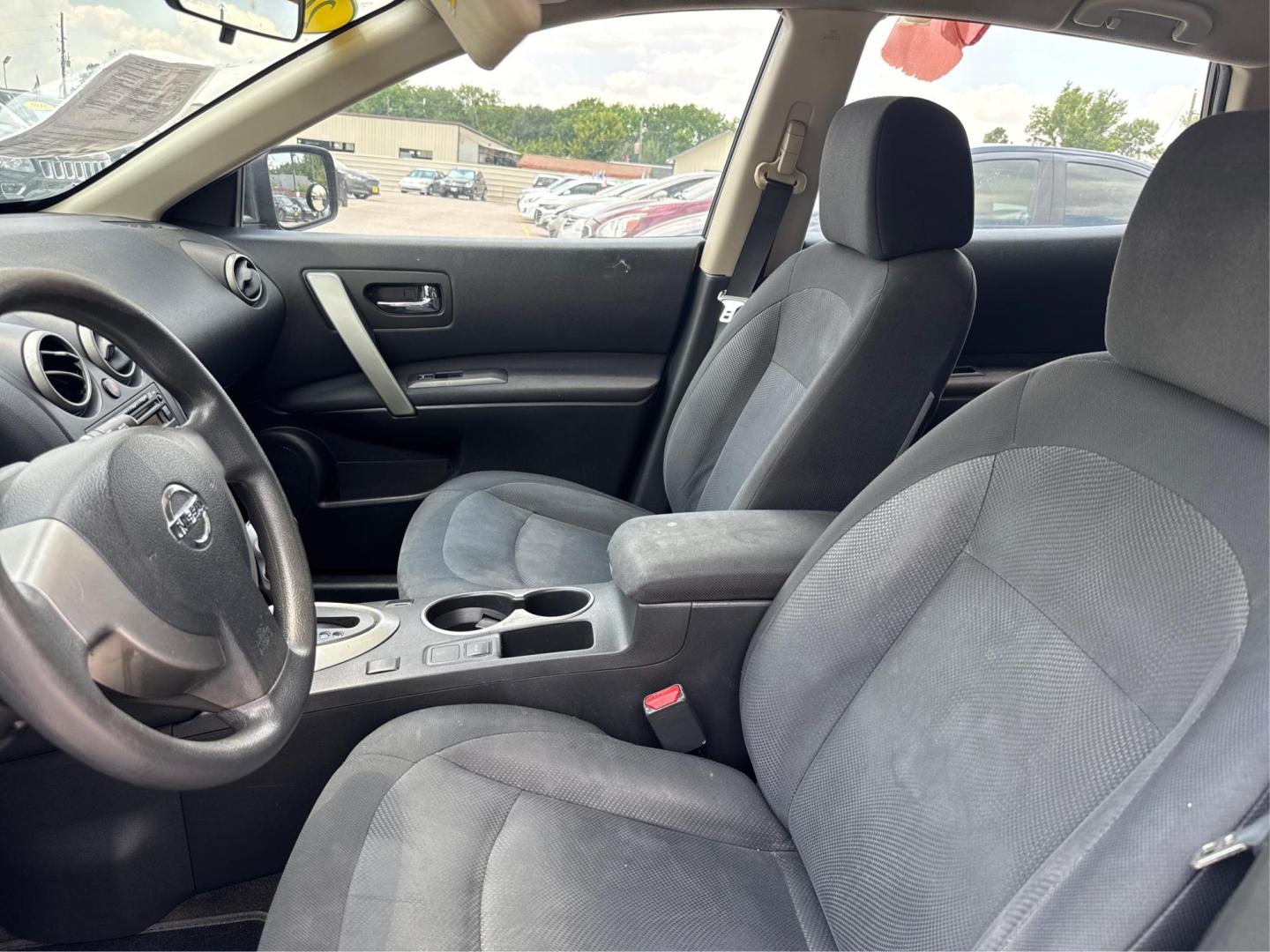 2015 Nissan Rogue Select S 2WD (JN8AS5MT0FW) with an 2.5L L4 DOHC 16V engine, Continuously Variable Transmission transmission, located at 16710 Clay Rd., Houston, TX, 77084, (281) 859-7900, 0.000000, 0.000000 - Photo#8