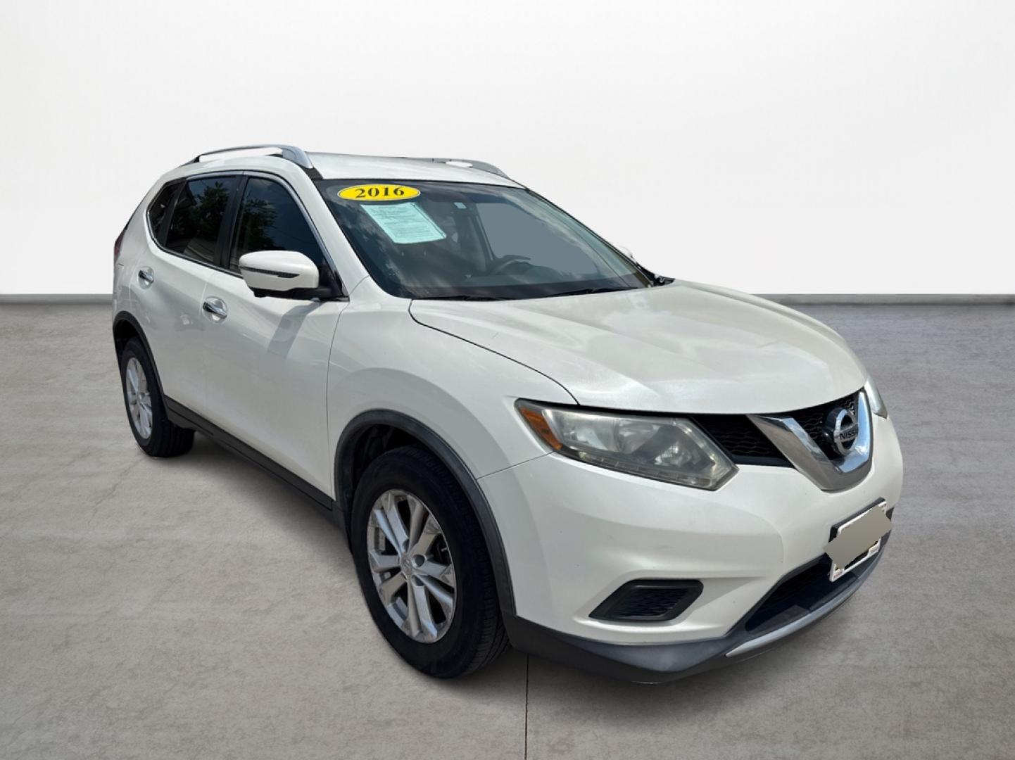 2016 Nissan Rogue S 2WD (JN8AT2MT0GW) with an 2.5L L4 DOHC 16V engine, CVT transmission, located at 16710 Clay Rd., Houston, TX, 77084, (281) 859-7900, 0.000000, 0.000000 - Photo#2