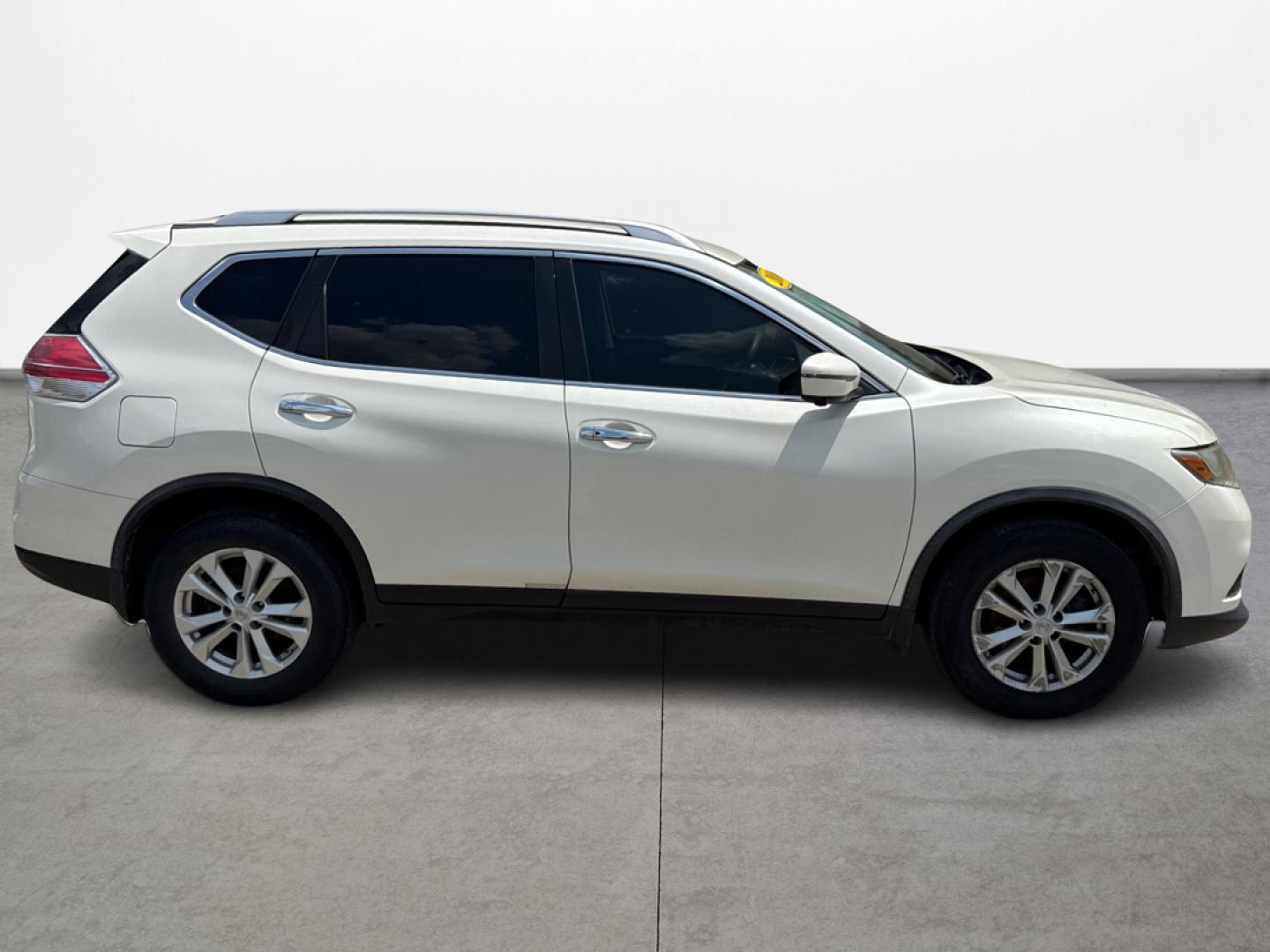 2016 Nissan Rogue S 2WD (JN8AT2MT0GW) with an 2.5L L4 DOHC 16V engine, CVT transmission, located at 16710 Clay Rd., Houston, TX, 77084, (281) 859-7900, 0.000000, 0.000000 - Photo#3