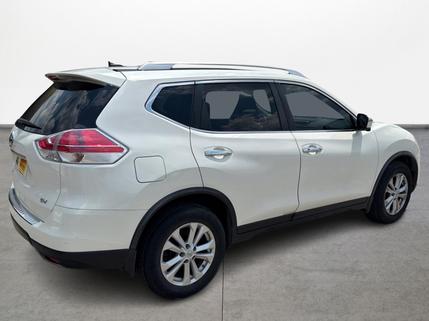 2016 Nissan Rogue S 2WD (JN8AT2MT0GW) with an 2.5L L4 DOHC 16V engine, CVT transmission, located at 16710 Clay Rd., Houston, TX, 77084, (281) 859-7900, 0.000000, 0.000000 - Photo#4