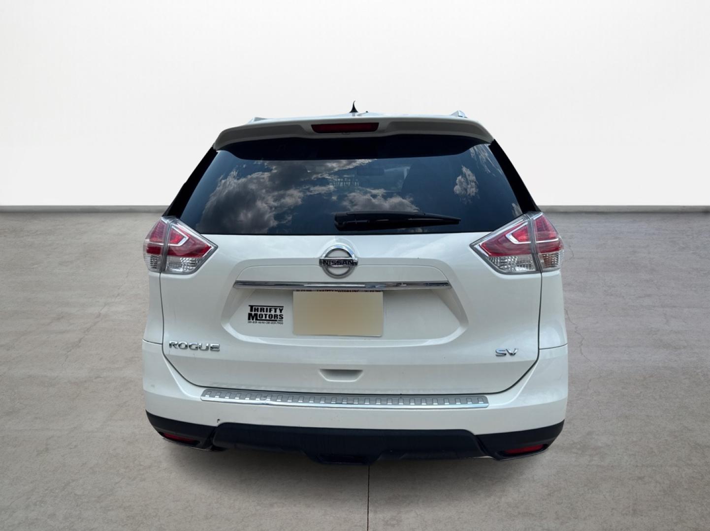 2016 Nissan Rogue S 2WD (JN8AT2MT0GW) with an 2.5L L4 DOHC 16V engine, CVT transmission, located at 16710 Clay Rd., Houston, TX, 77084, (281) 859-7900, 0.000000, 0.000000 - Photo#5