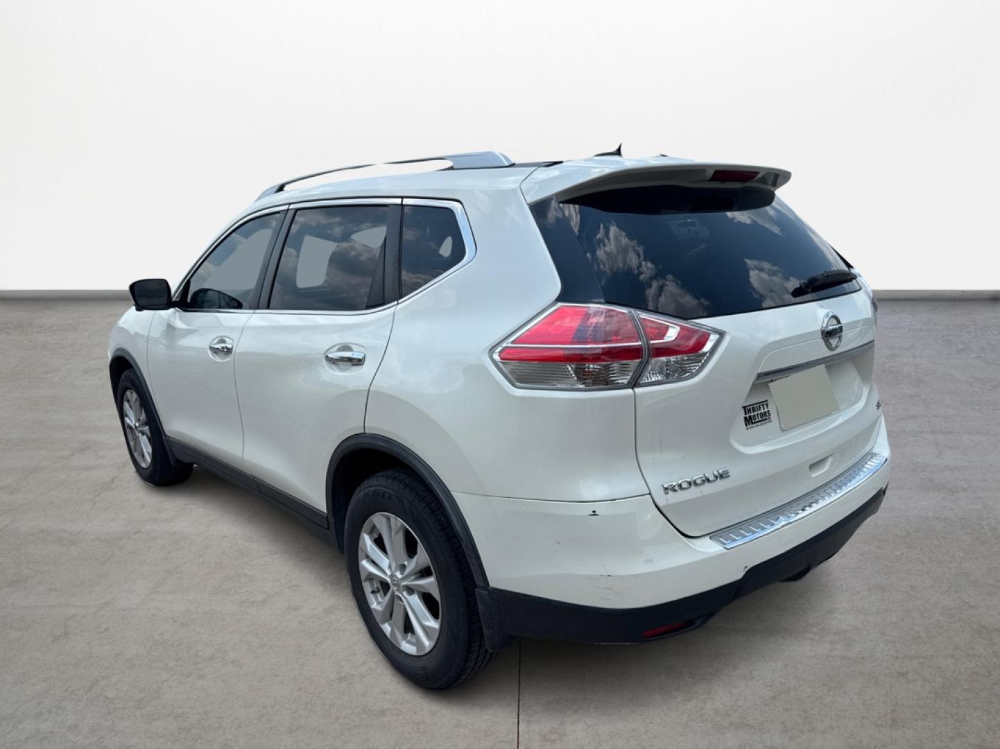 2016 Nissan Rogue S 2WD (JN8AT2MT0GW) with an 2.5L L4 DOHC 16V engine, CVT transmission, located at 16710 Clay Rd., Houston, TX, 77084, (281) 859-7900, 0.000000, 0.000000 - Photo#6
