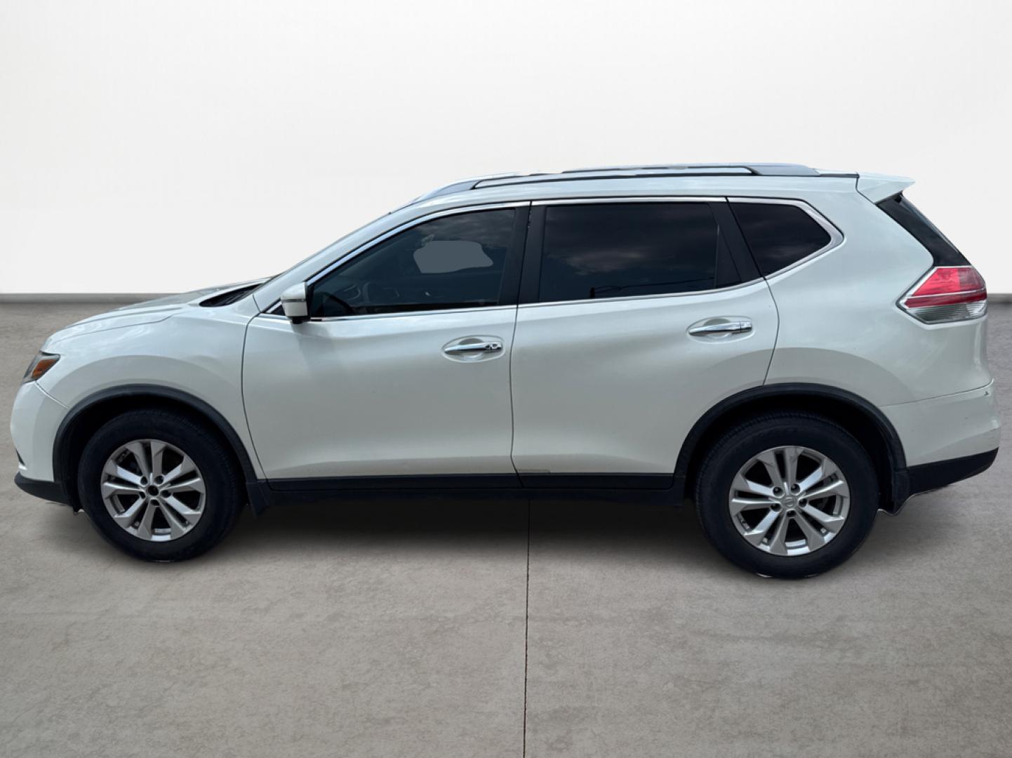 2016 Nissan Rogue S 2WD (JN8AT2MT0GW) with an 2.5L L4 DOHC 16V engine, CVT transmission, located at 16710 Clay Rd., Houston, TX, 77084, (281) 859-7900, 0.000000, 0.000000 - Photo#7