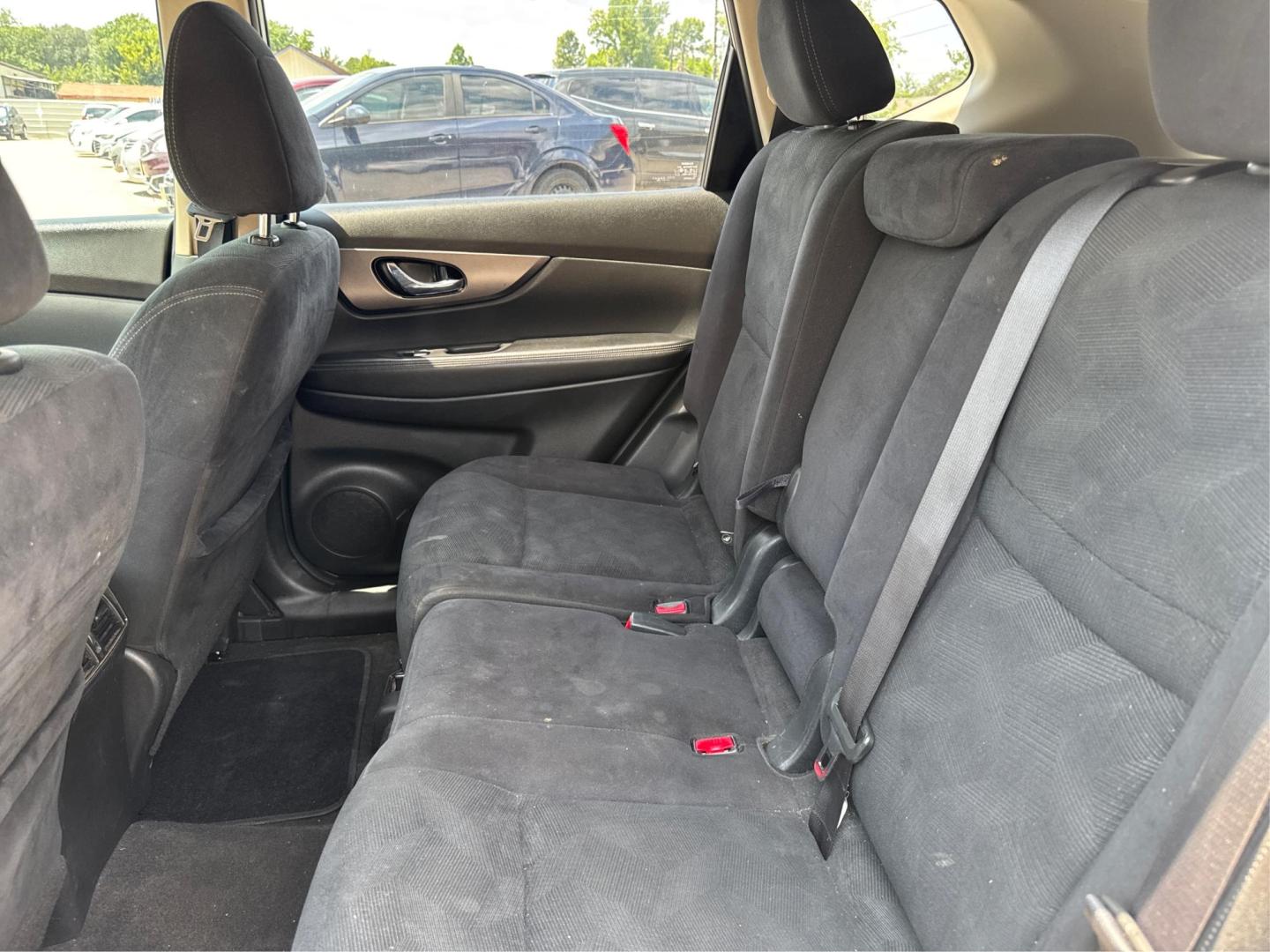 2016 Nissan Rogue S 2WD (JN8AT2MT0GW) with an 2.5L L4 DOHC 16V engine, CVT transmission, located at 16710 Clay Rd., Houston, TX, 77084, (281) 859-7900, 0.000000, 0.000000 - Photo#9