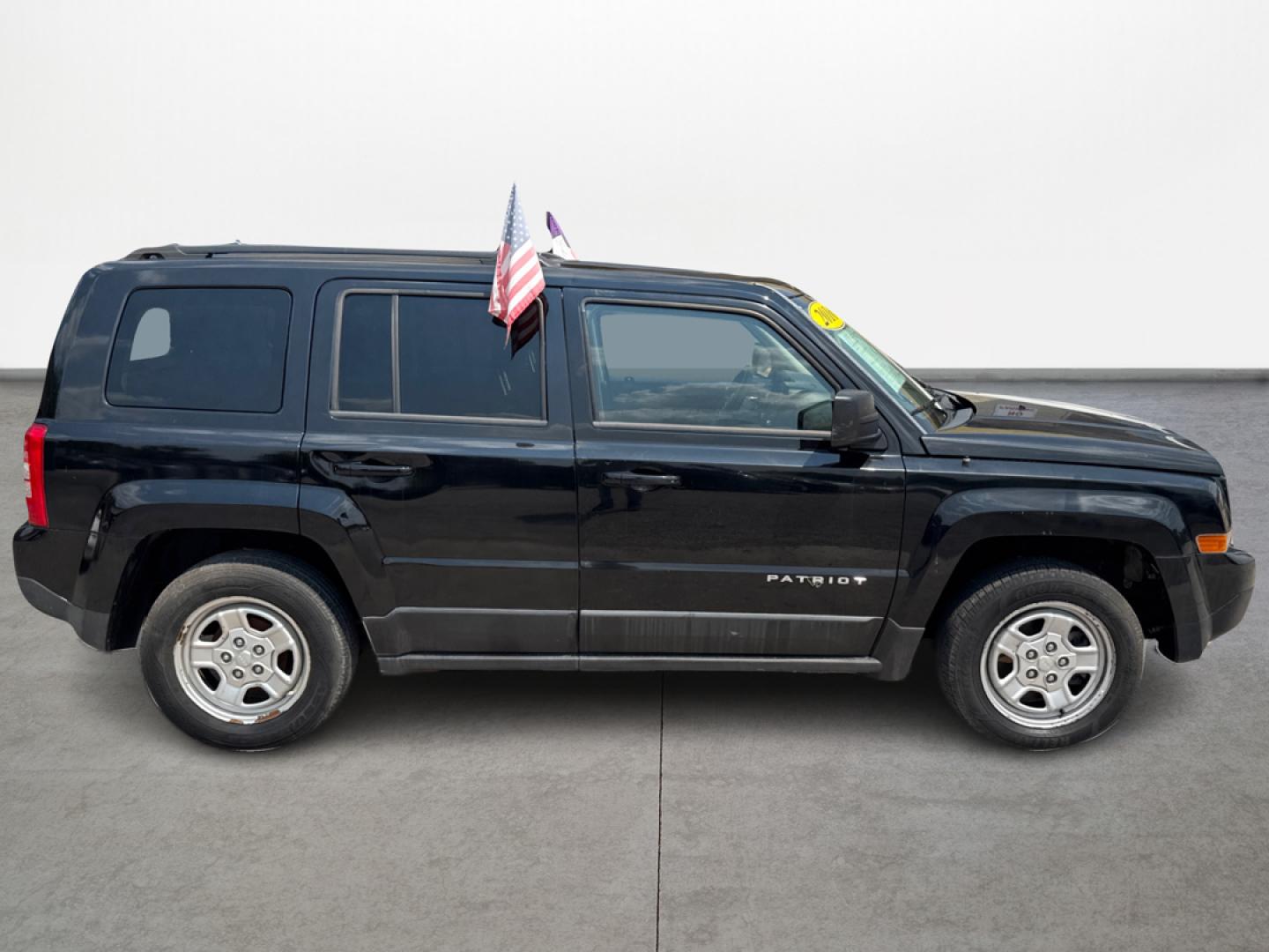 2016 Jeep Patriot Sport 2WD (1C4NJPBAXGD) with an 2.0L L4 DOHC 16V engine, located at 16710 Clay Rd., Houston, TX, 77084, (281) 859-7900, 0.000000, 0.000000 - Photo#3