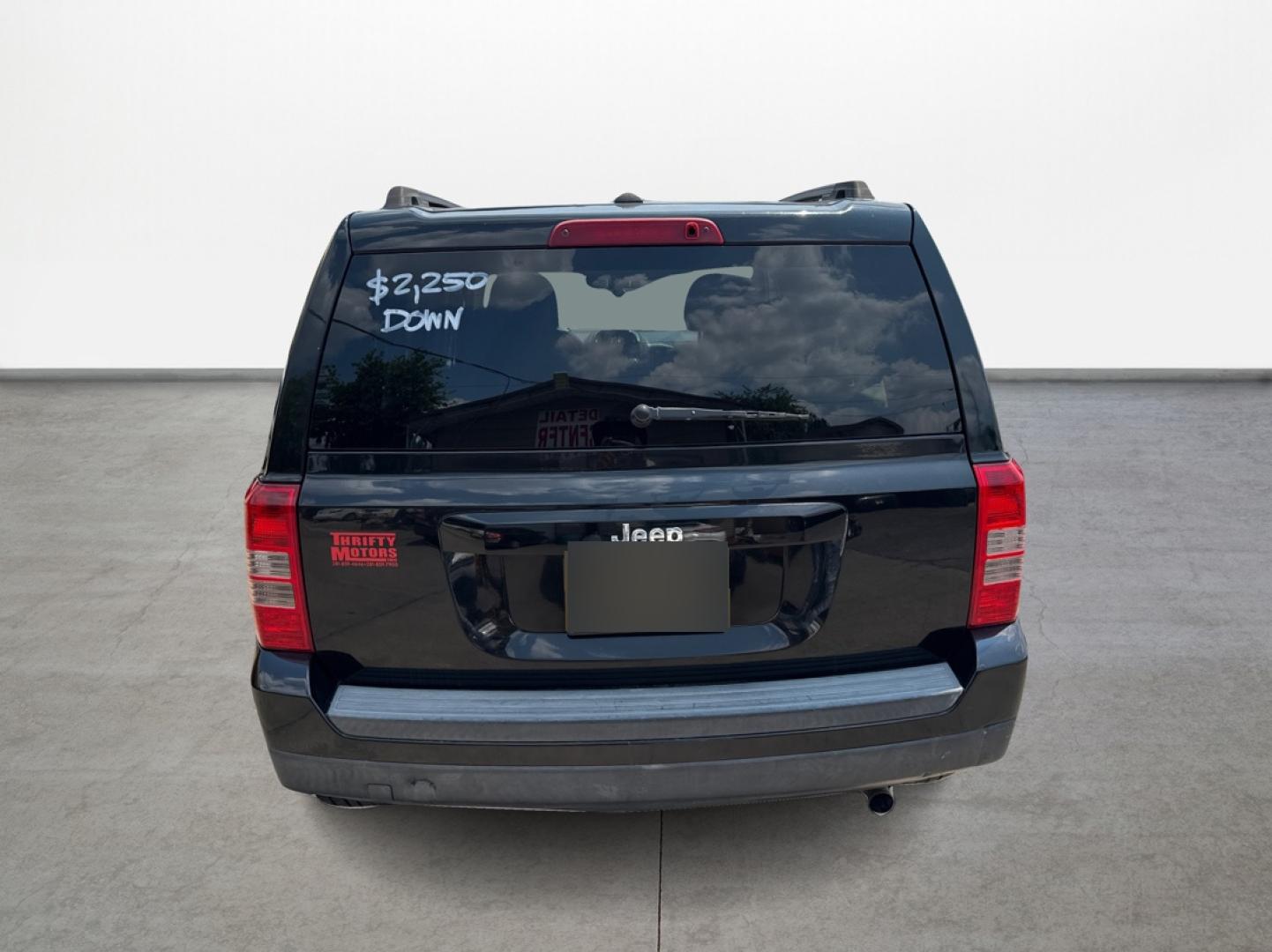 2016 Jeep Patriot Sport 2WD (1C4NJPBAXGD) with an 2.0L L4 DOHC 16V engine, located at 16710 Clay Rd., Houston, TX, 77084, (281) 859-7900, 0.000000, 0.000000 - Photo#5