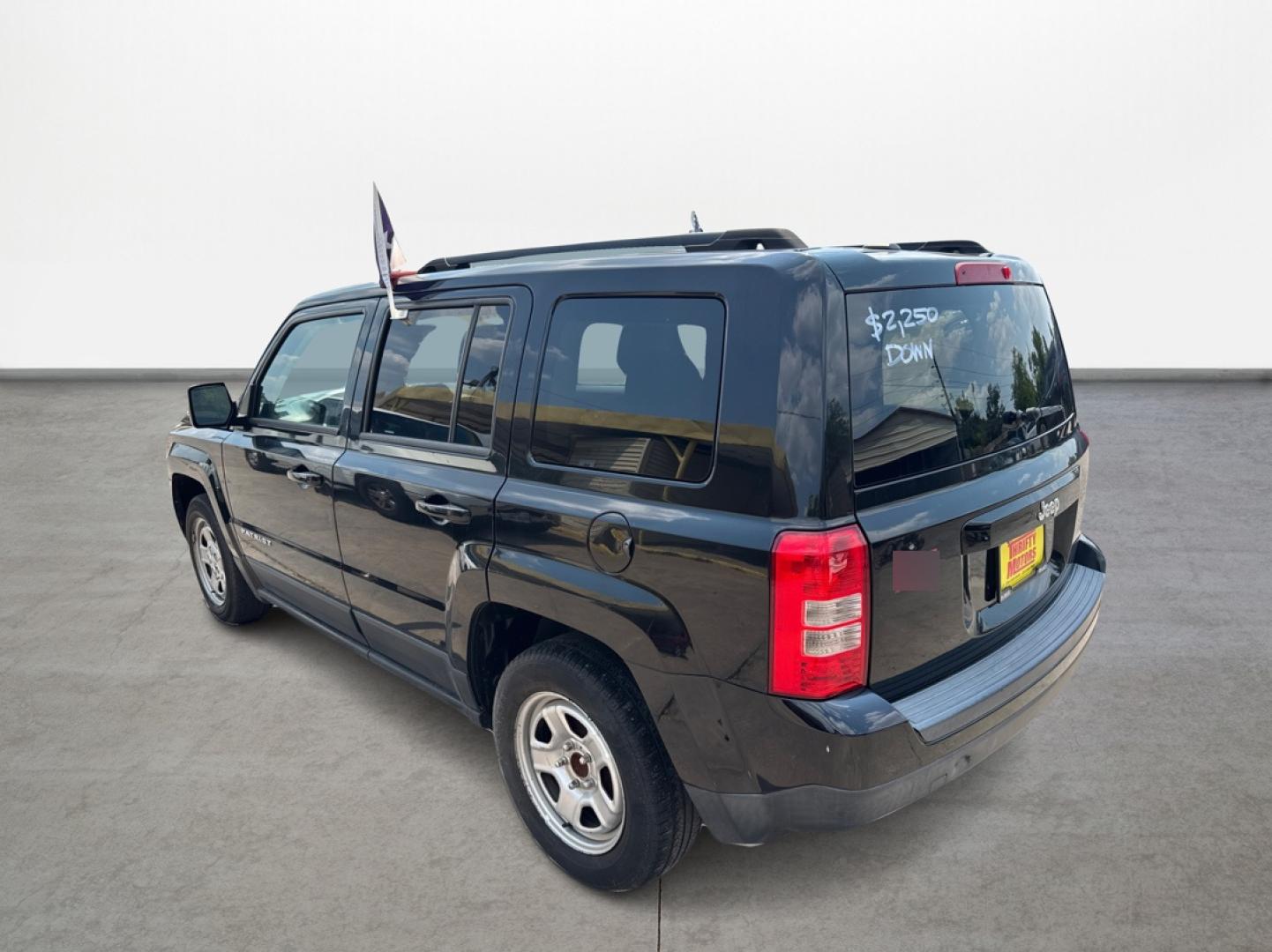 2016 Jeep Patriot Sport 2WD (1C4NJPBAXGD) with an 2.0L L4 DOHC 16V engine, located at 16710 Clay Rd., Houston, TX, 77084, (281) 859-7900, 0.000000, 0.000000 - Photo#6