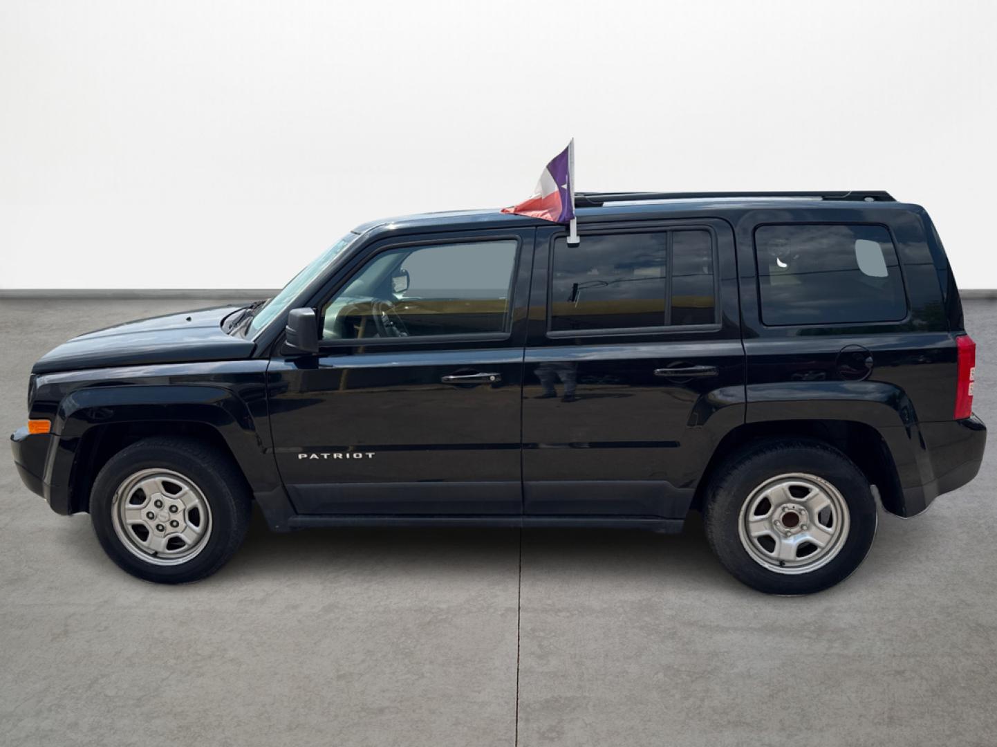 2016 Jeep Patriot Sport 2WD (1C4NJPBAXGD) with an 2.0L L4 DOHC 16V engine, located at 16710 Clay Rd., Houston, TX, 77084, (281) 859-7900, 0.000000, 0.000000 - Photo#7