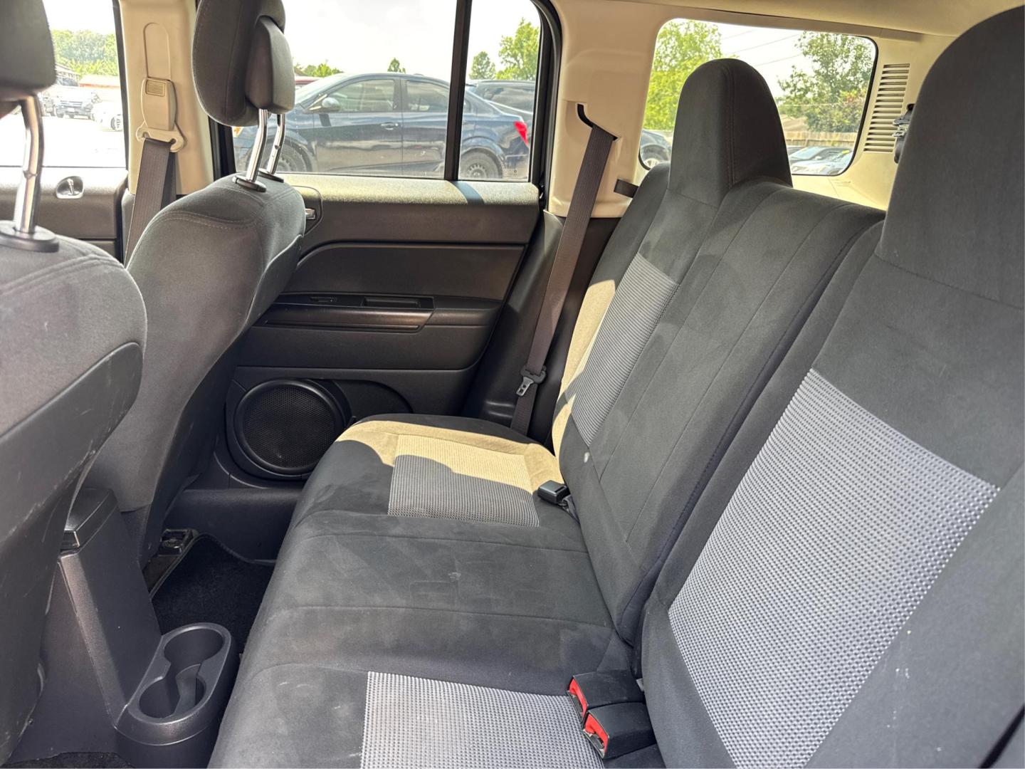 2016 Jeep Patriot Sport 2WD (1C4NJPBAXGD) with an 2.0L L4 DOHC 16V engine, located at 16710 Clay Rd., Houston, TX, 77084, (281) 859-7900, 0.000000, 0.000000 - Photo#9
