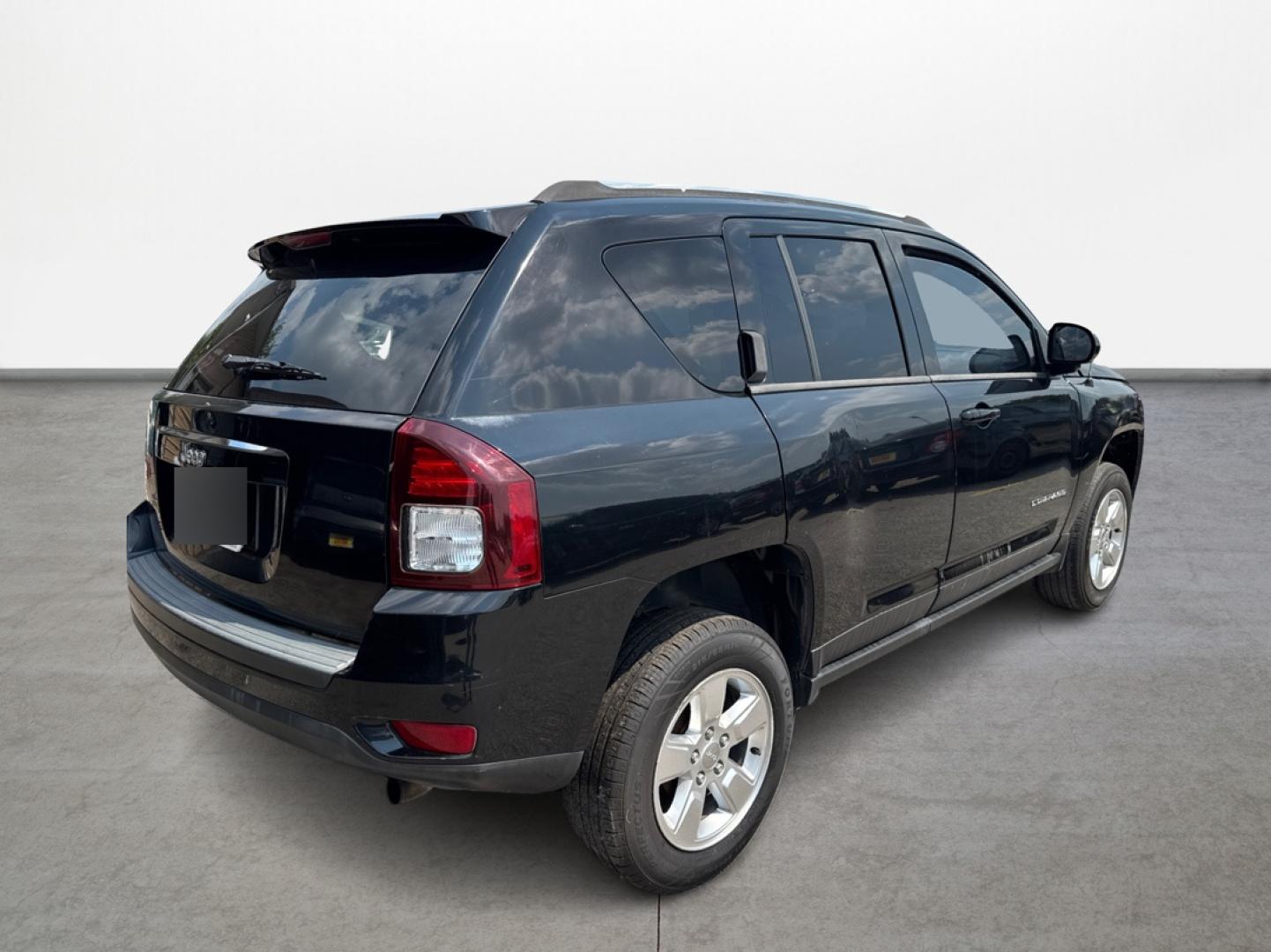 2014 Jeep Compass Sport FWD (1C4NJCBA6ED) with an 2.0L L4 DOHC 16V engine, located at 16710 Clay Rd., Houston, TX, 77084, (281) 859-7900, 0.000000, 0.000000 - Photo#4