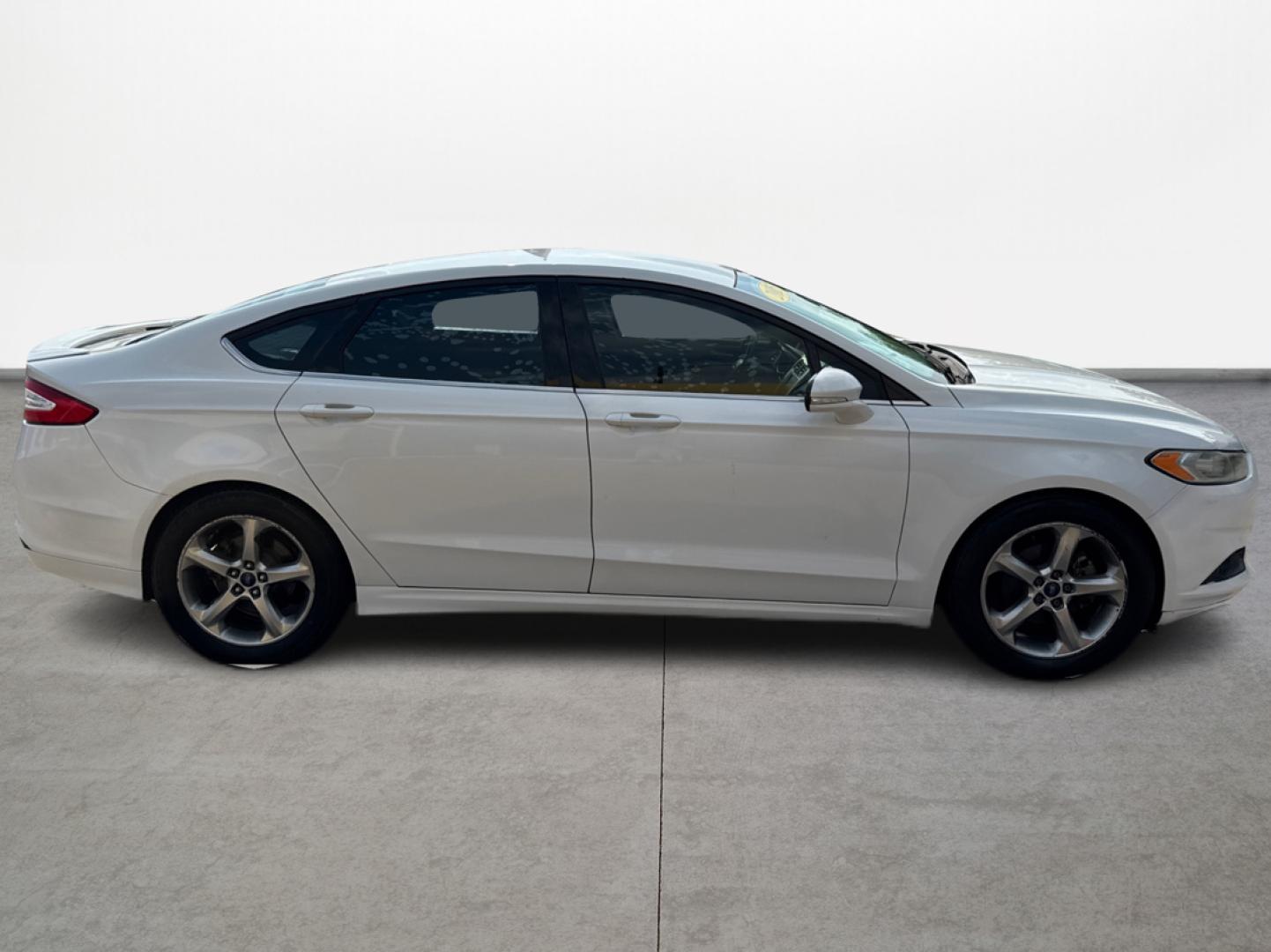 2015 Ford Fusion SE (1FA6P0HD8F5) with an 1.5L L4 DOHC 16V engine, located at 16710 Clay Rd., Houston, TX, 77084, (281) 859-7900, 0.000000, 0.000000 - Photo#3