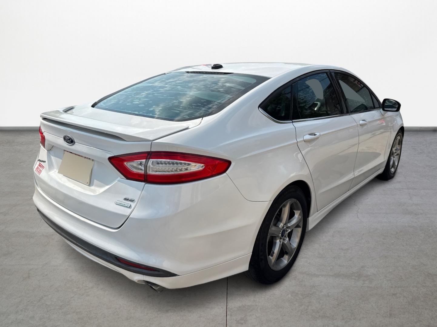 2015 Ford Fusion SE (1FA6P0HD8F5) with an 1.5L L4 DOHC 16V engine, located at 16710 Clay Rd., Houston, TX, 77084, (281) 859-7900, 0.000000, 0.000000 - Photo#4