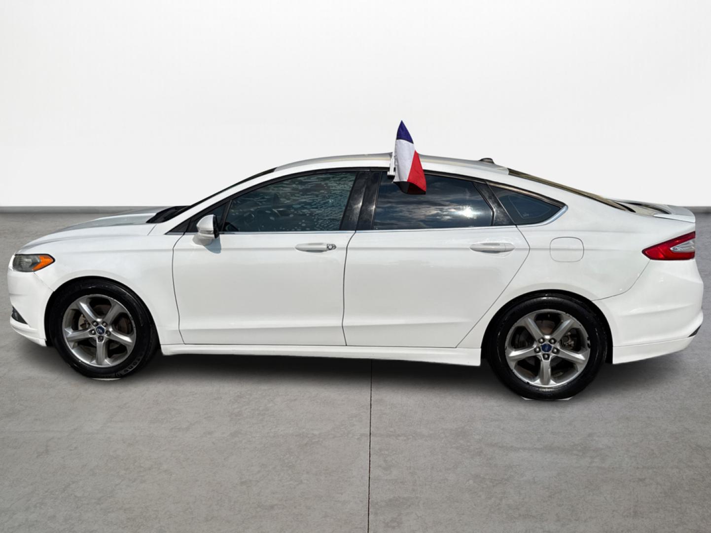 2015 Ford Fusion SE (1FA6P0HD8F5) with an 1.5L L4 DOHC 16V engine, located at 16710 Clay Rd., Houston, TX, 77084, (281) 859-7900, 0.000000, 0.000000 - Photo#7