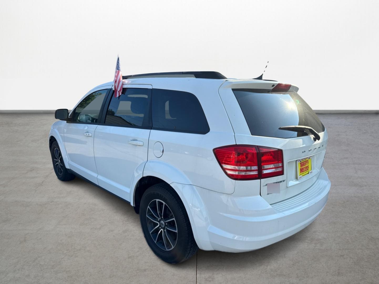 2018 Dodge Journey SE (3C4PDCAB6JT) with an 2.4L L4 DOHC 16V engine, 4A transmission, located at 16710 Clay Rd., Houston, TX, 77084, (281) 859-7900, 0.000000, 0.000000 - Photo#6