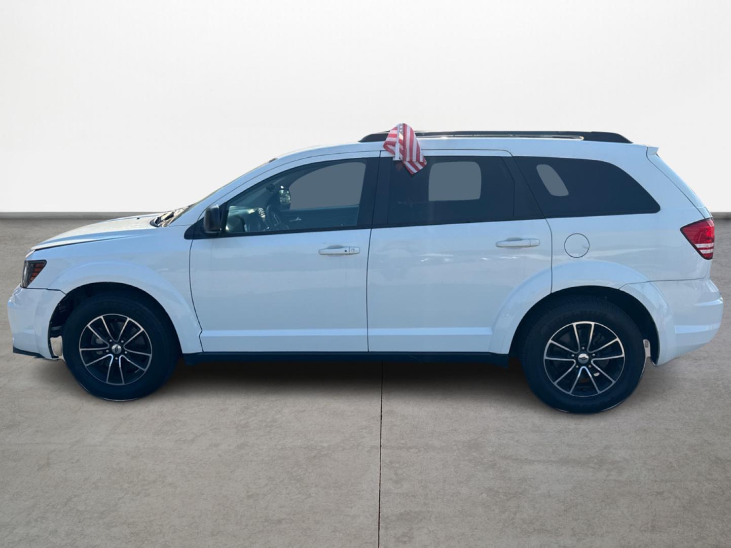 2018 Dodge Journey SE (3C4PDCAB6JT) with an 2.4L L4 DOHC 16V engine, 4A transmission, located at 16710 Clay Rd., Houston, TX, 77084, (281) 859-7900, 0.000000, 0.000000 - Photo#7