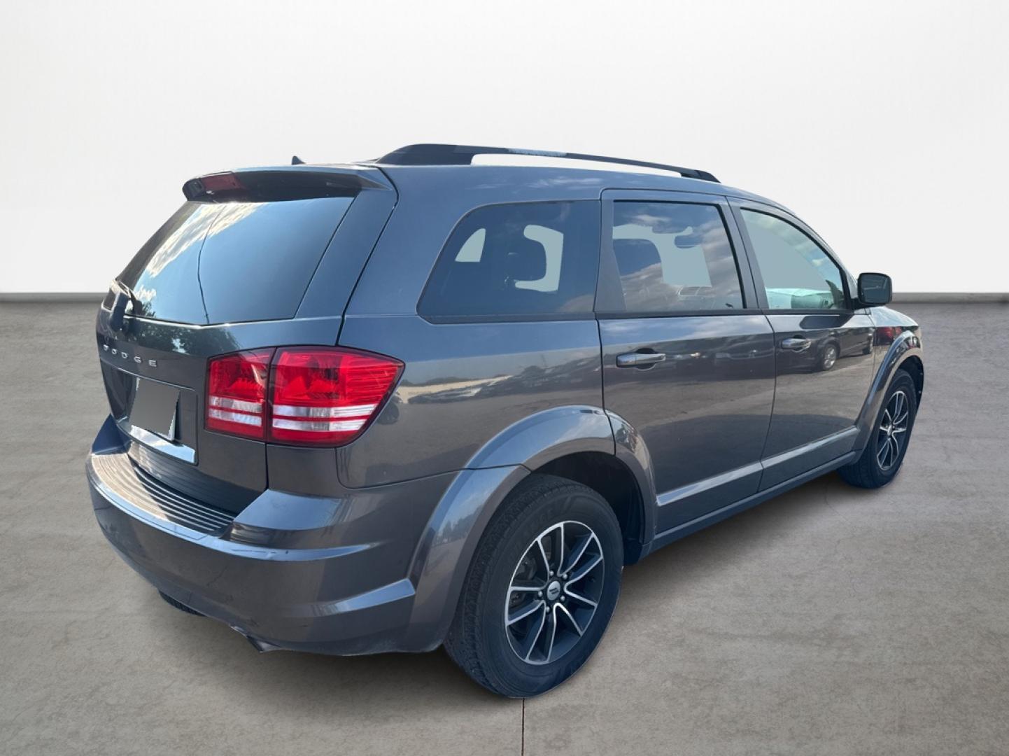 2018 Dodge Journey SE (3C4PDCAB7JT) with an 2.4L L4 DOHC 16V engine, 4A transmission, located at 16710 Clay Rd., Houston, TX, 77084, (281) 859-7900, 0.000000, 0.000000 - Photo#4