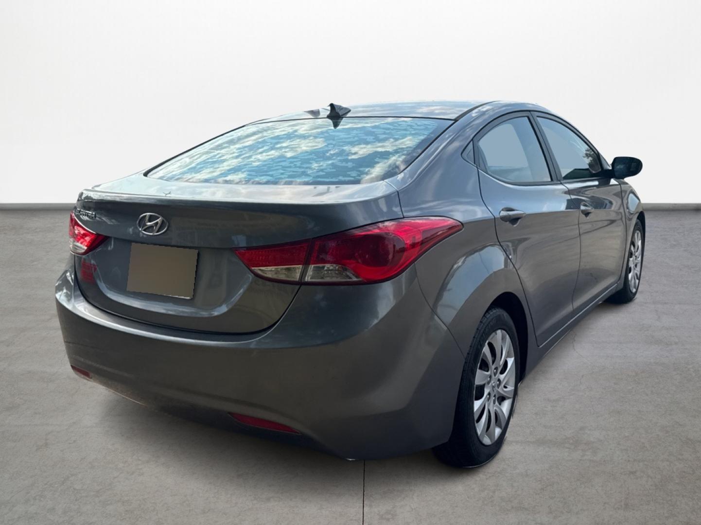 2013 Hyundai Elantra Limited (5NPDH4AE9DH) with an 1.8L L4 DOHC 16V engine, 6-Speed Automatic transmission, located at 16710 Clay Rd., Houston, TX, 77084, (281) 859-7900, 0.000000, 0.000000 - Photo#4