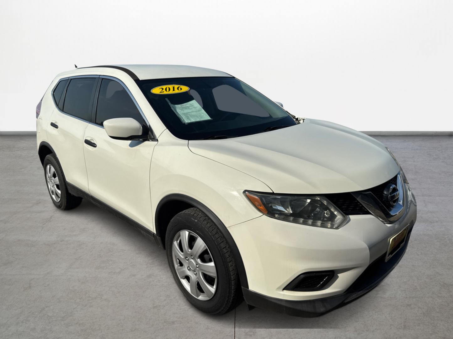 2016 Nissan Rogue S AWD (5N1AT2MV3GC) with an 2.5L L4 DOHC 16V engine, CVT transmission, located at 16710 Clay Rd., Houston, TX, 77084, (281) 859-7900, 0.000000, 0.000000 - Photo#2
