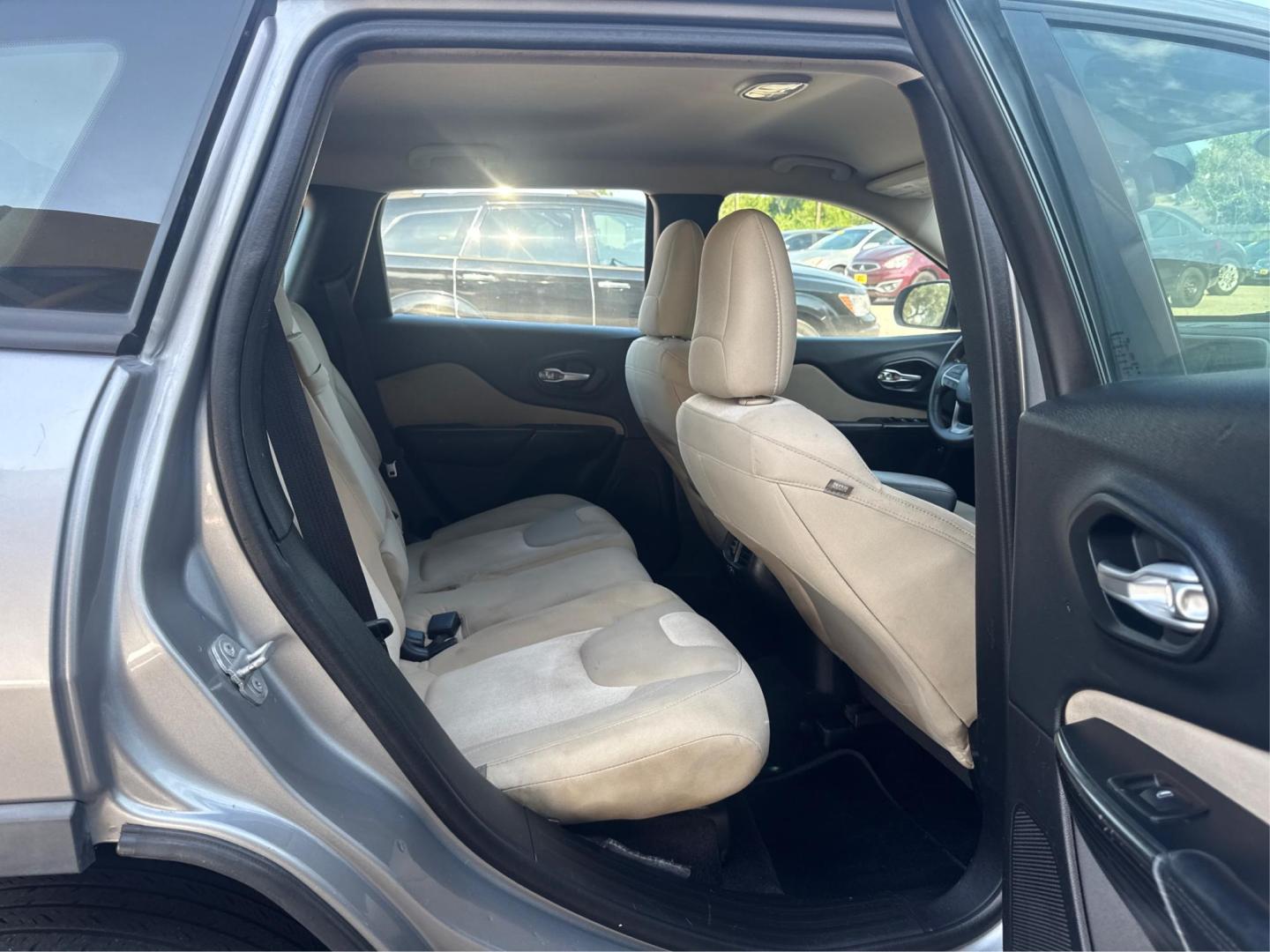 2016 Jeep Cherokee Sport FWD (1C4PJLAB5GW) with an 2.4L L4 DOHC 16V engine, 9A transmission, located at 16710 Clay Rd., Houston, TX, 77084, (281) 859-7900, 0.000000, 0.000000 - Photo#10