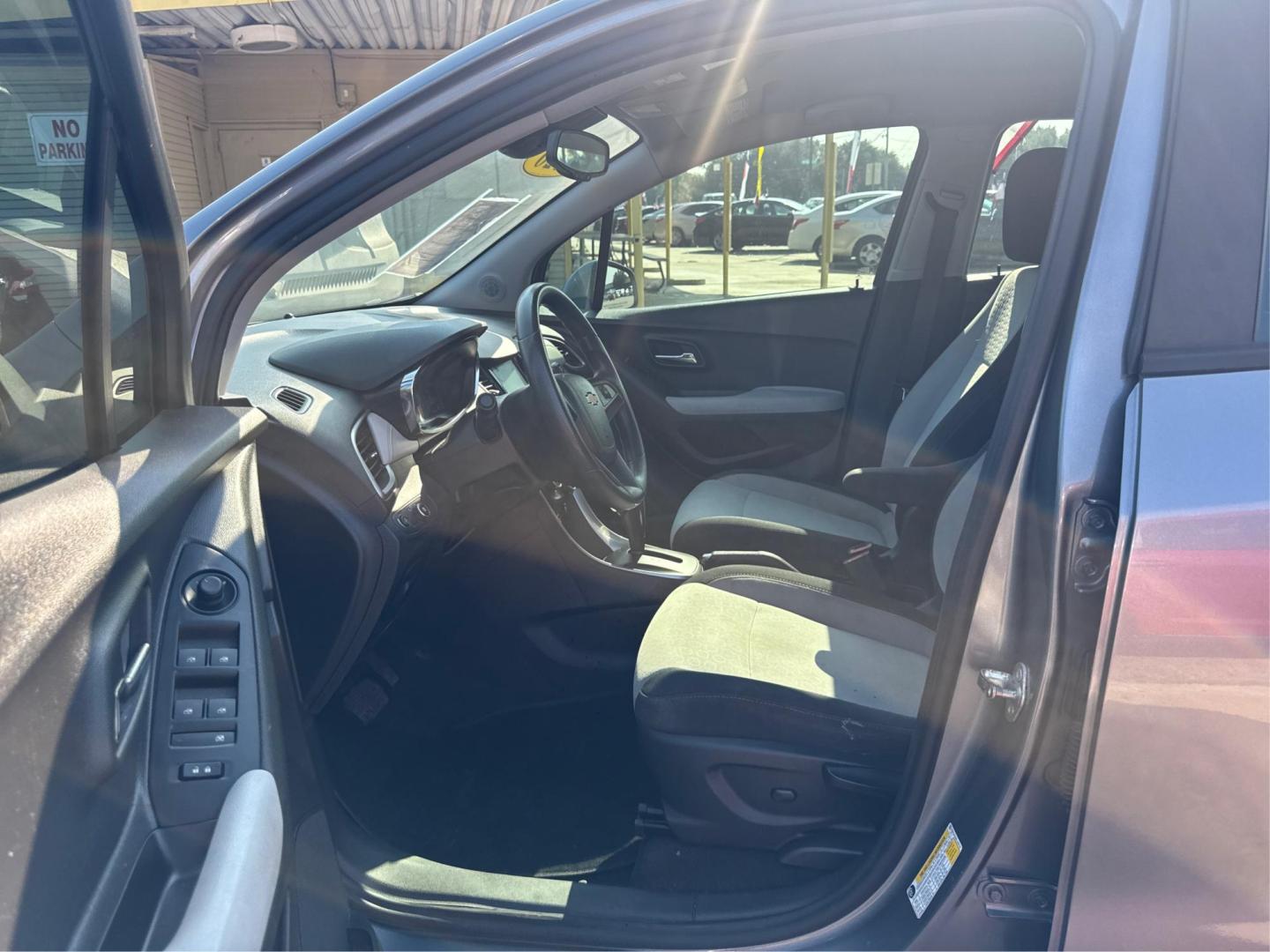 2020 Chevrolet Trax LS FWD (3GNCJKSB8LL) with an 1.4L L4 DOHC 16V engine, 6A transmission, located at 16710 Clay Rd., Houston, TX, 77084, (281) 859-7900, 0.000000, 0.000000 - Photo#8