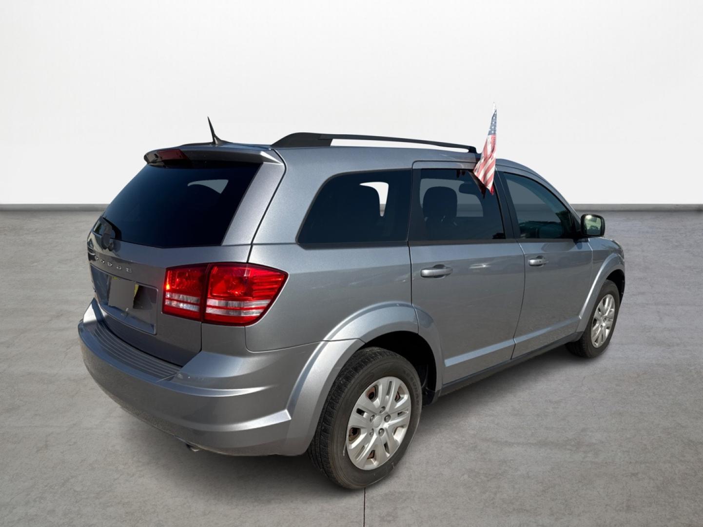 2018 Dodge Journey SE (3C4PDCAB4JT) with an 2.4L L4 DOHC 16V engine, 4A transmission, located at 16710 Clay Rd., Houston, TX, 77084, (281) 859-7900, 0.000000, 0.000000 - Photo#4