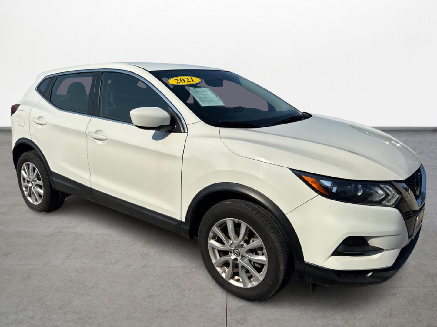 2021 Nissan Rogue Sport S (JN1BJ1AV6MW) with an 2.0L L4 DOHC 16V engine, CVT transmission, located at 16710 Clay Rd., Houston, TX, 77084, (281) 859-7900, 0.000000, 0.000000 - Photo#2