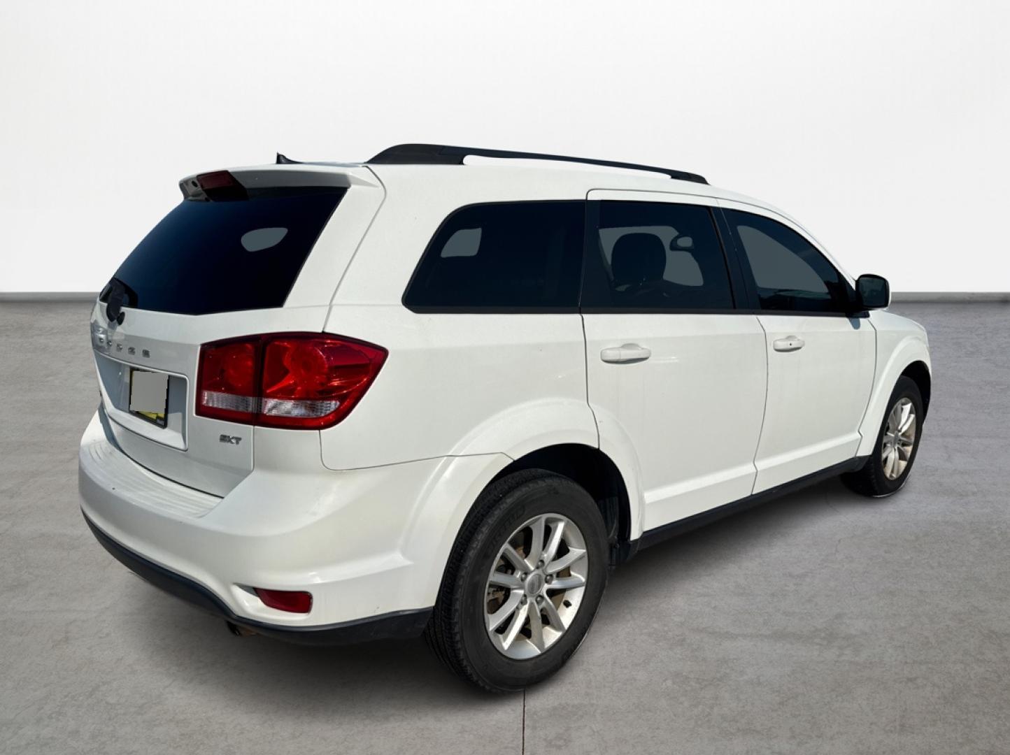 2016 Dodge Journey SXT (3C4PDCBB7GT) with an 2.4L L6 DOHC 16V engine, 4A transmission, located at 16710 Clay Rd., Houston, TX, 77084, (281) 859-7900, 0.000000, 0.000000 - Photo#4